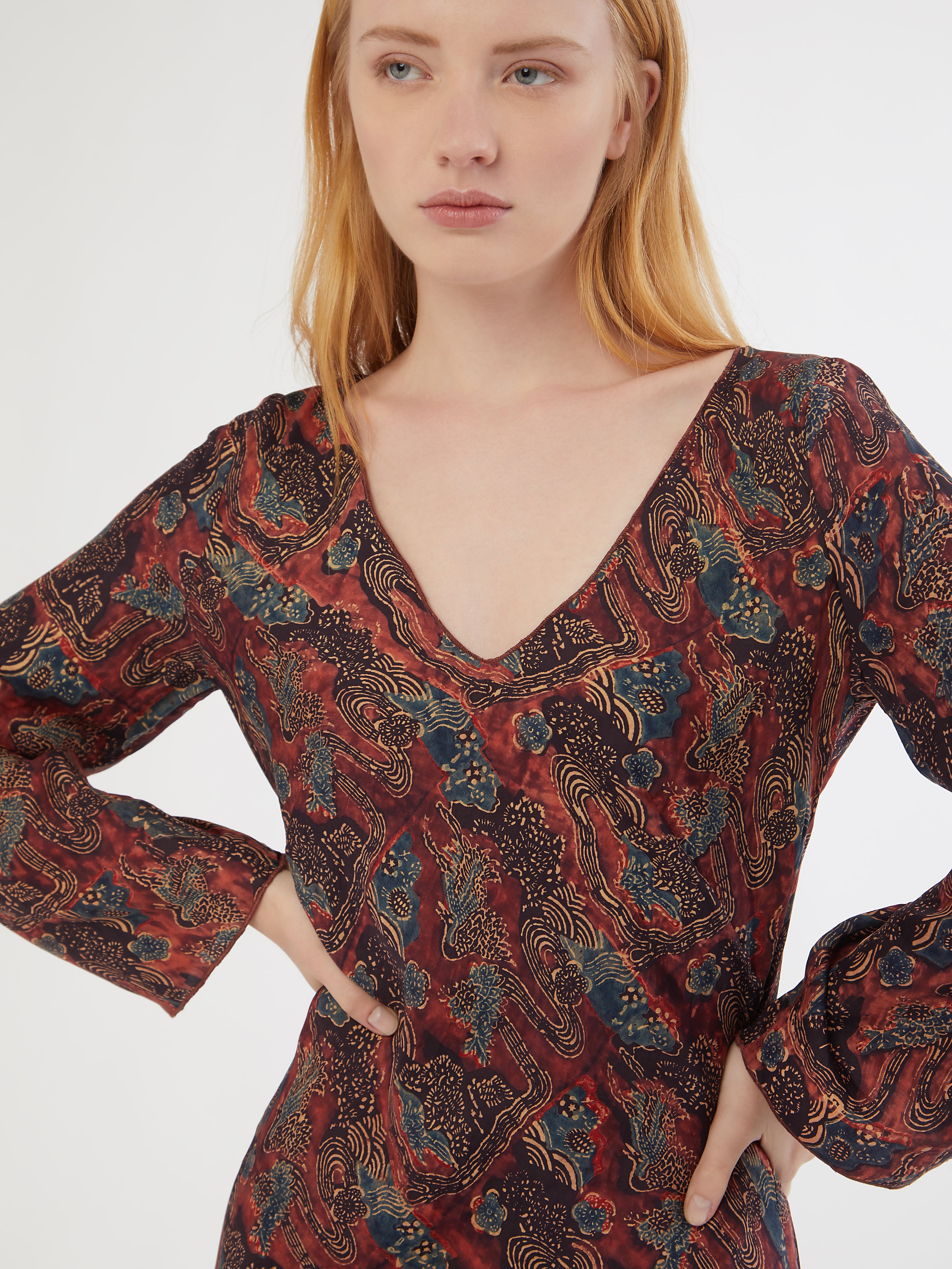 FASHION, BIASED DRESS, TIE DYE, HANDMADE IN INDIA, HANDMADE PRINT, SILK DRESS, SUMMER DRESS, SILK, LONG SLEEVE DRESS, SILK BIASED DRESS, VESTITO IN SETA, FATTO A MANO, TINTO A MANO, VESTITO A MANICHE LUNGHE, TAGLIO SBIECO