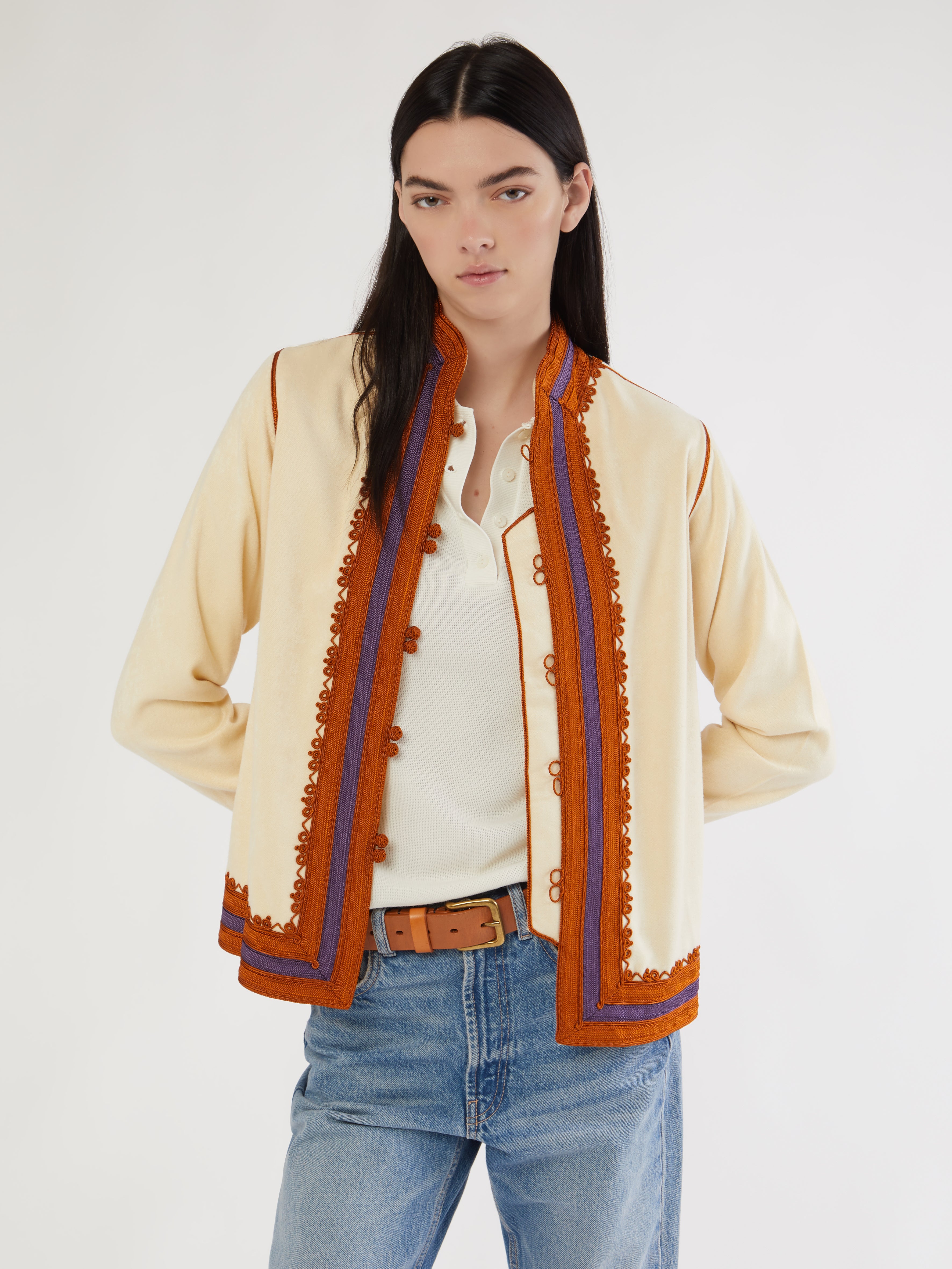 Embroidered in silk threads, Ethical fashion, craftsmanship, sustainable fashion, traditional fashion, ethnic fashion, moda etica, moda sostenibile, tecniche artigianali, moda tradizionale, moda etnica, fatto a mano, handmade, bohemian jacket, boho jacket, midseason jacket, giacca di mezza stagione, ricamo a mano, hand embroidery, silk embroidery, ricamo seta, moroccan jacket, giacca marocchina, collo coreana, giacca di velluto, velvet jacket, giacca di cashmere, cashmere jacket