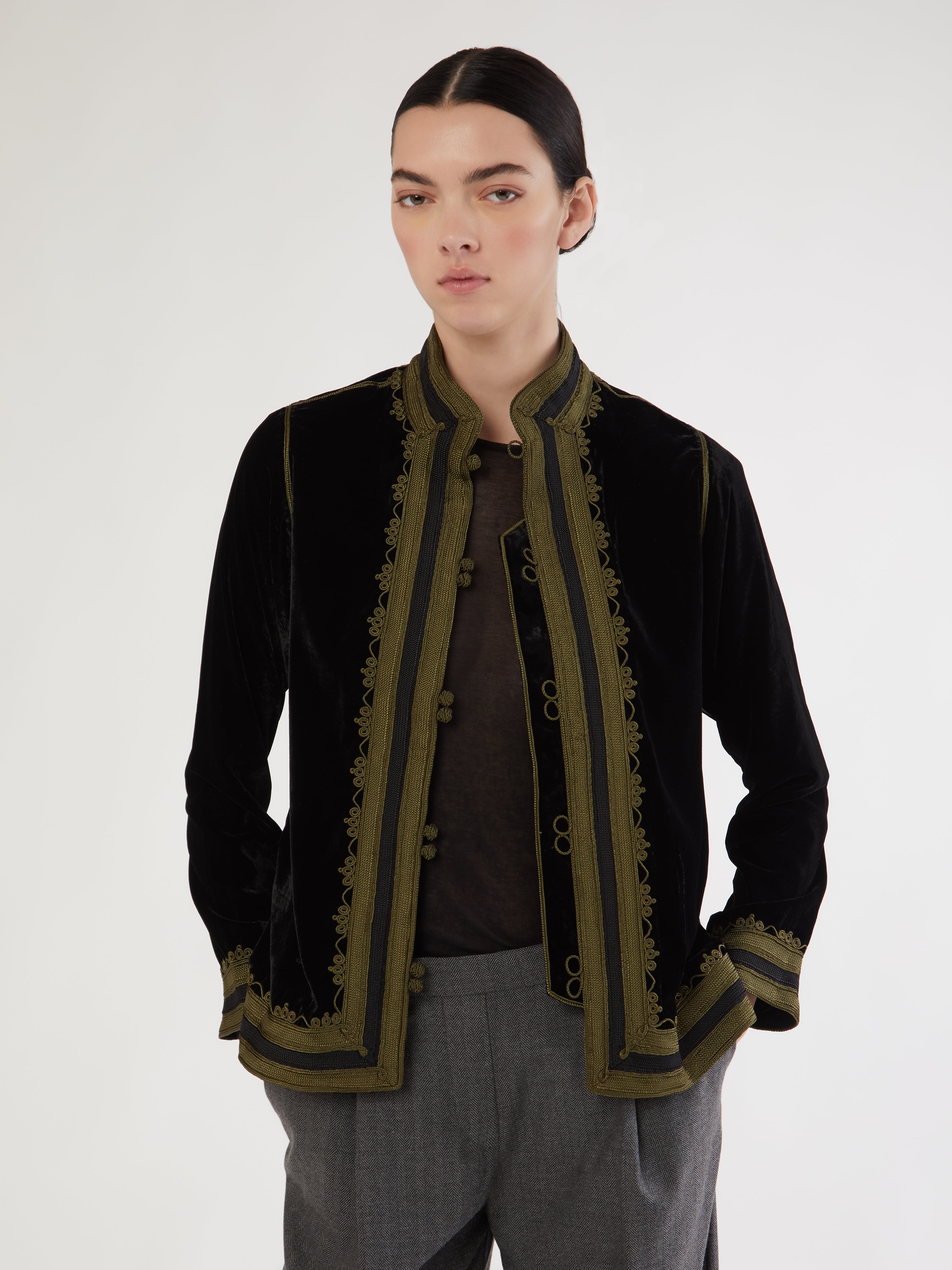 Embroidered in silk threads, Ethical fashion, craftsmanship, sustainable fashion, traditional fashion, ethnic fashion, moda etica, moda sostenibile, tecniche artigianali, moda tradizionale, moda etnica, fatto a mano, handmade, bohemian jacket, boho jacket, midseason jacket, giacca di mezza stagione, ricamo a mano, hand embroidery, silk embroidery, ricamo seta, moroccan jacket, giacca marocchina, collo coreana, giacca di velluto, velvet jacket, giacca di cashmere, cashmere jacket