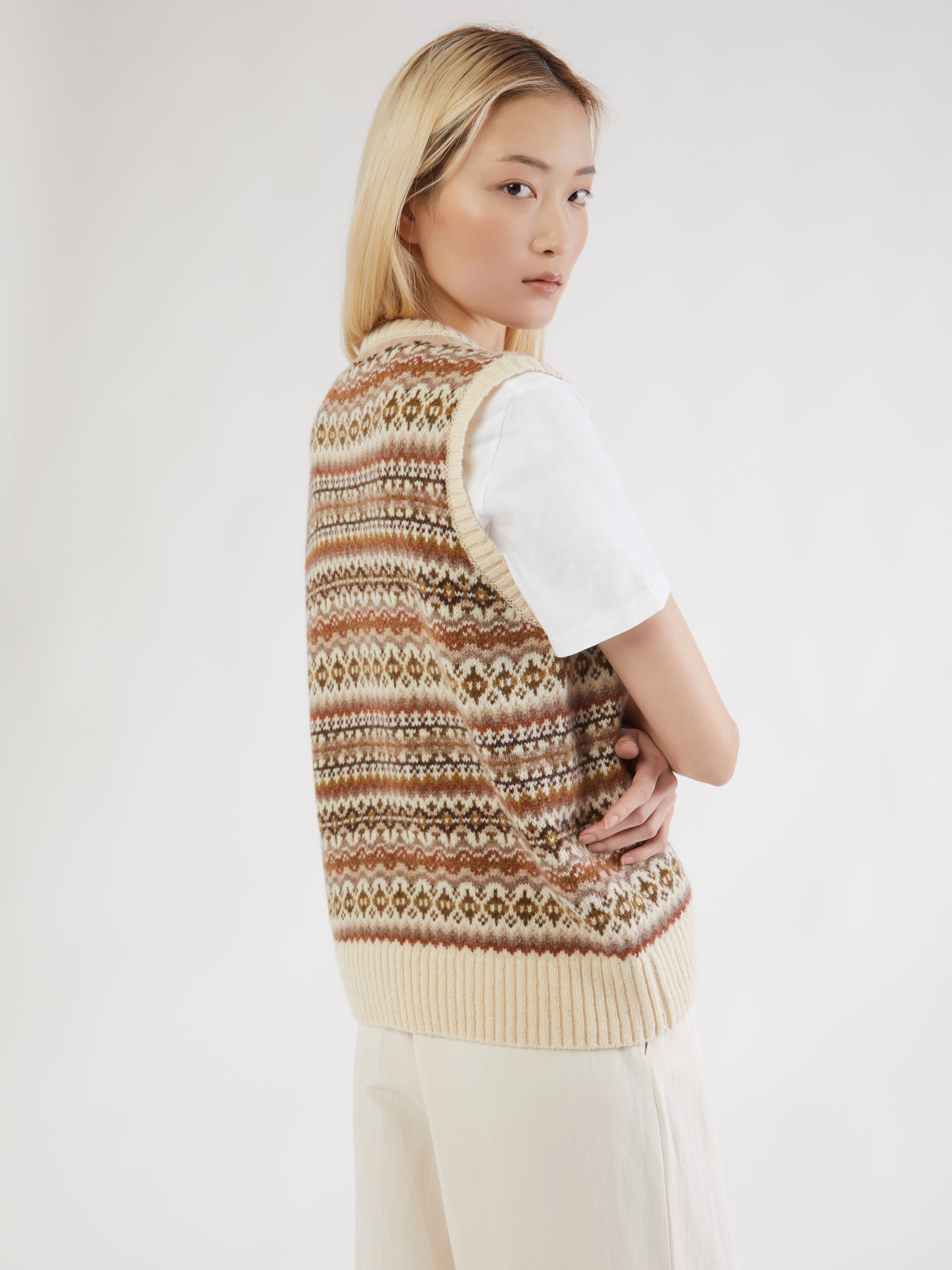 ETHICAL FASHION, CRAFTSMANSHIP, SUSTAINABLE FASHION, TRADITIONAL FASHION, ETHNIC FASHION, BOHEMIAN FASHION, MODA ETICA, MODA SOSTENIBILE, TECNICHE ARTIGIANALI, MODA TRADIZIONALE, MODA ETNICA, VESTITI BOHEMIAN, GOLF, FAIR ISLE, SCOTTISH SWEATER, 100% LANA, 100% WOOL, TRADITIONAL SWEATER, MADE IN SCOTLAND, GOLF INGLESI