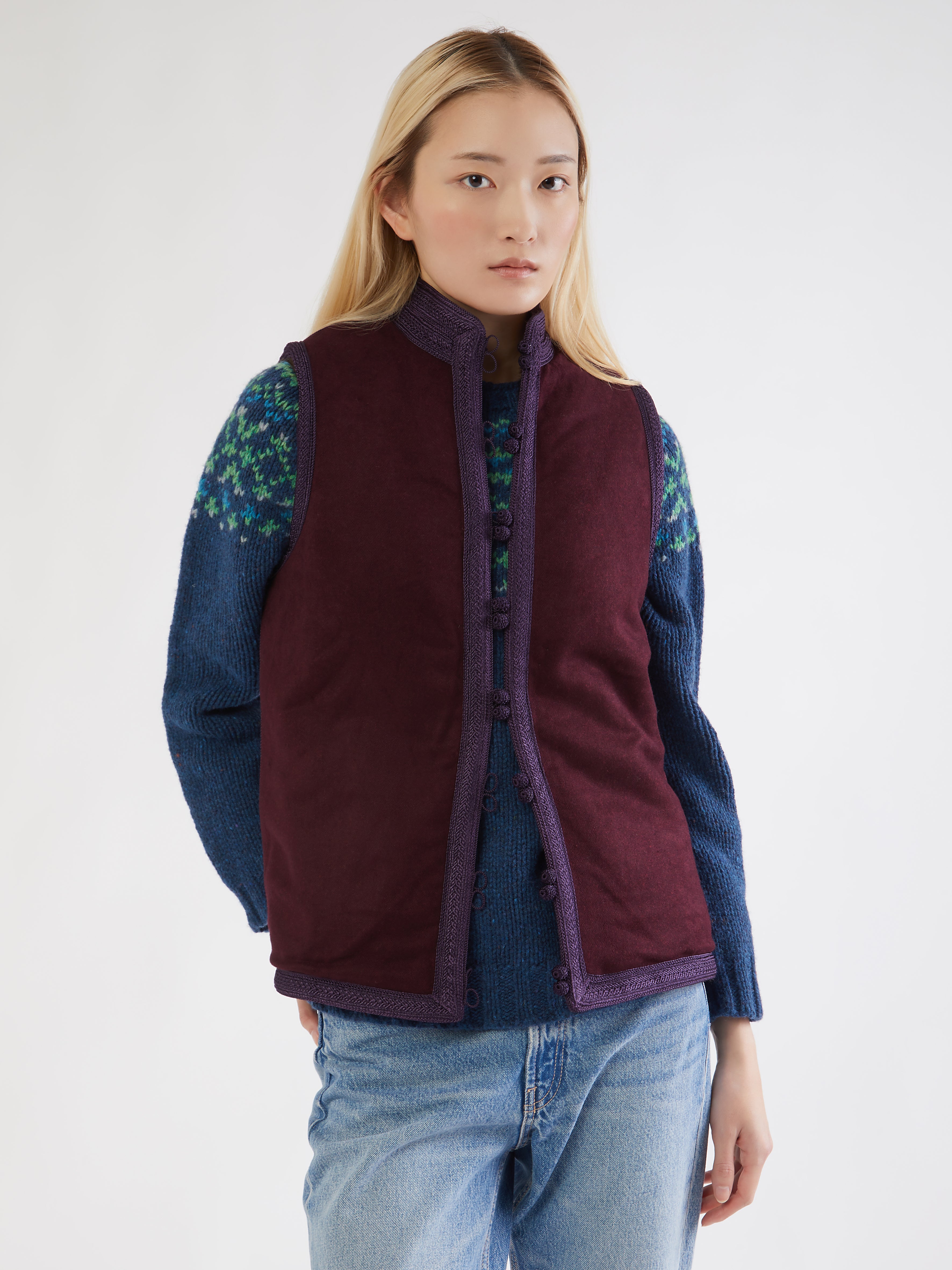 Embroidered in silk threads, Ethical fashion, craftsmanship, sustainable fashion, traditional fashion, ethnic fashion, moda etica, moda sostenibile, tecniche artigianali, moda tradizionale, moda etnica, fatto a mano, handmade, bohemian jacket, boho jacket, midseason jacket, giacca di mezza stagione, ricamo a mano, hand embroidery, silk embroidery, ricamo seta, moroccan jacket, giacca marocchina, collo coreana, giacca di velluto, velvet jacket, giacca di cashmere, cashmere jacket