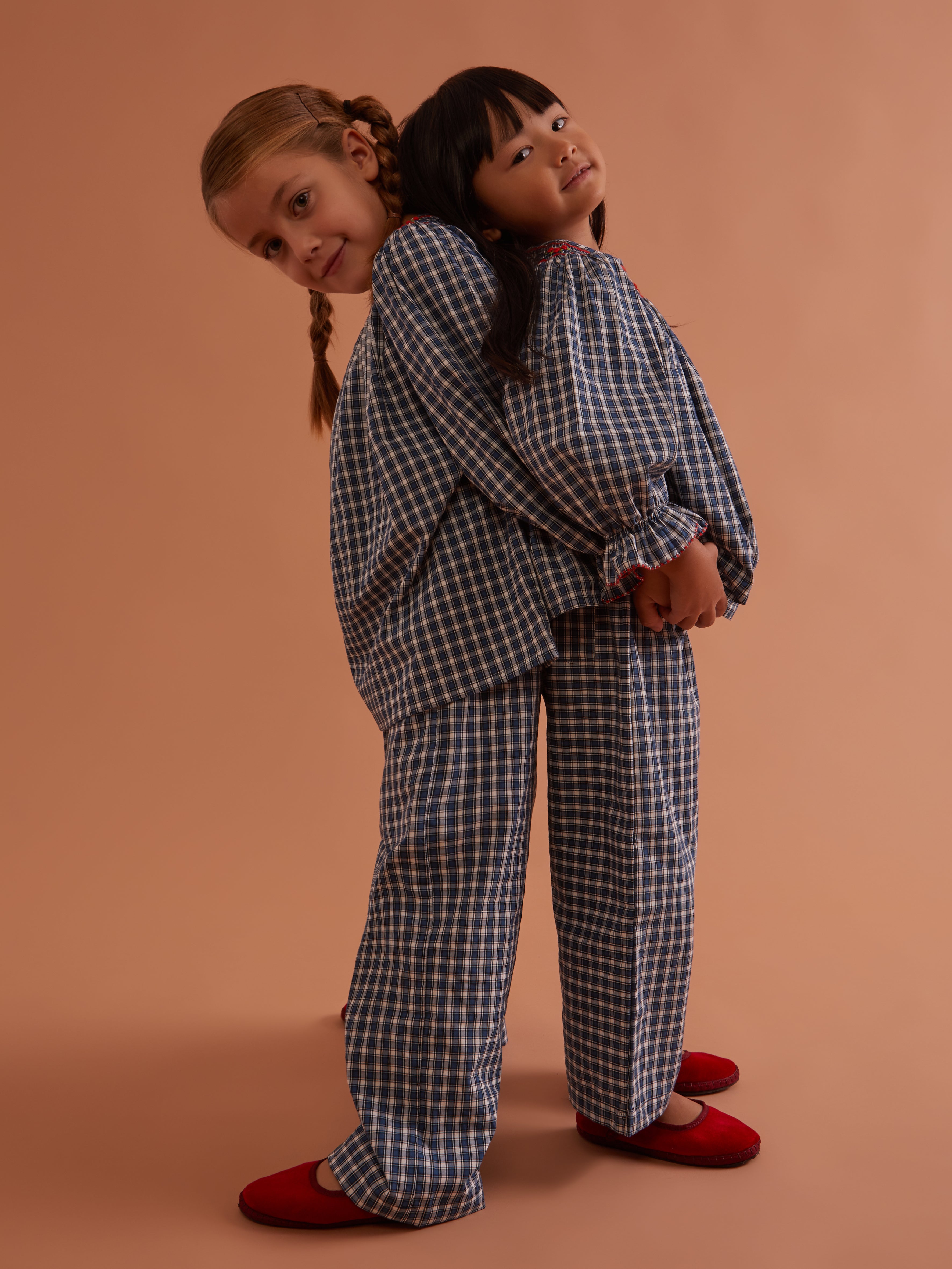 ETHICAL FASHION, CRAFTSMANSHIP, SUSTAINABLE FASHION, TRADITIONAL FASHION, ETHNIC FASHION, BOHEMIAN FASHION, MODA ETICA, MODA SOSTENIBILE, TECNICHE ARTIGIANALI, MODA TRADIZIONALE, MODA ETNICA, BOHEMIAN DRESS, MADE IN MADAGASCAR, HANDMADE IN MADAGASCAR, COTTON NIGHTDRESS, COTTON NIGHTGOWN, CAMICIA DA NOTTE IN COTONE, PIGIAMA DI COTONE, COTTON PAJAMA, NIGHTWEAR, SLEEPWEAR, FASHION PAJAMA, PUNTO SMOCK, SMOKED, SMOCKED, HAND EMBROIDERED, RICAMATO A MANO, KIDSWEAR, MUMMY AND ME, MINI ME