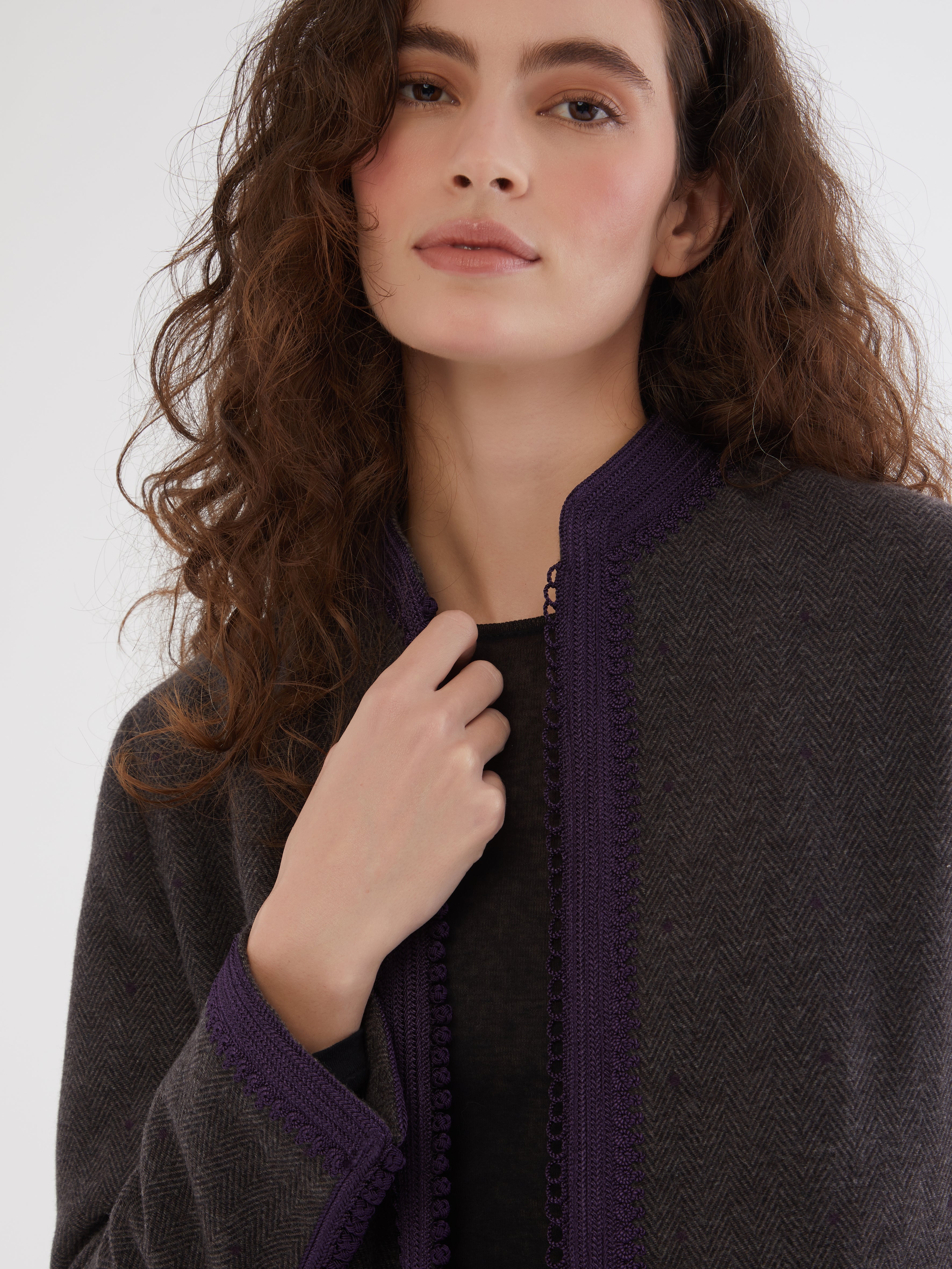 Traditional embellished jacket, Embroidered in silk threads, 100% silk velvet; 100% silk embroidery Ethical fashion, craftsmanship, sustainable fashion, traditional fashion, ethnic fashion, moda etica, moda sostenibile, tecniche artigianali, moda tradizionale, moda etnica, fatto a mano, handmade, bohemian coat, boho coat, velvet coat, giacca di velluto, midseason coat, giacca di mezza stagione, ricamo a mano, hand embroidery, silk embroidery, ricamo seta, giacche sartoriali, tailored jacket, wool jacket, bl