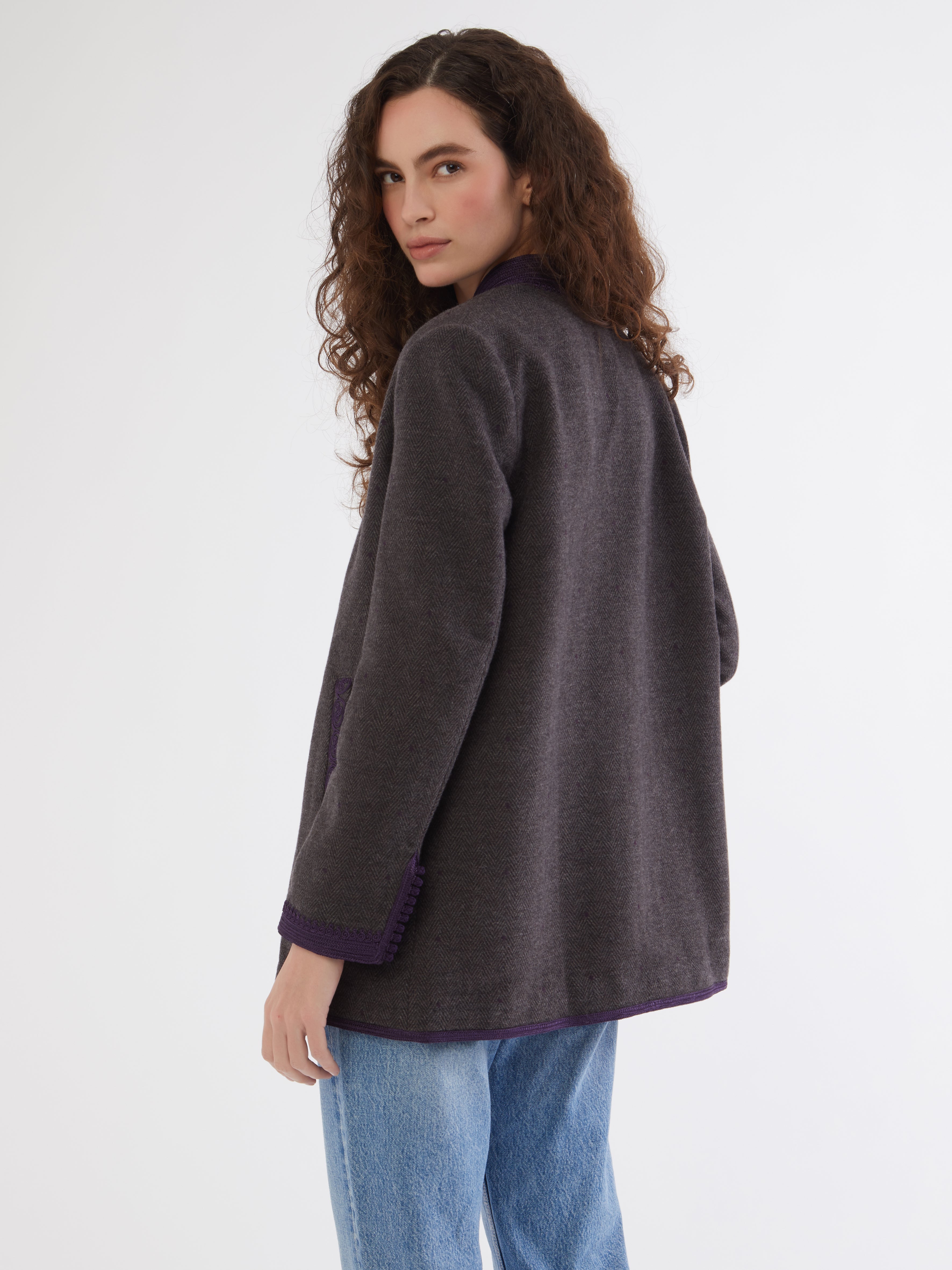 Traditional embellished jacket, Embroidered in silk threads, 100% silk velvet; 100% silk embroidery Ethical fashion, craftsmanship, sustainable fashion, traditional fashion, ethnic fashion, moda etica, moda sostenibile, tecniche artigianali, moda tradizionale, moda etnica, fatto a mano, handmade, bohemian coat, boho coat, velvet coat, giacca di velluto, midseason coat, giacca di mezza stagione, ricamo a mano, hand embroidery, silk embroidery, ricamo seta, giacche sartoriali, tailored jacket, wool jacket, bl