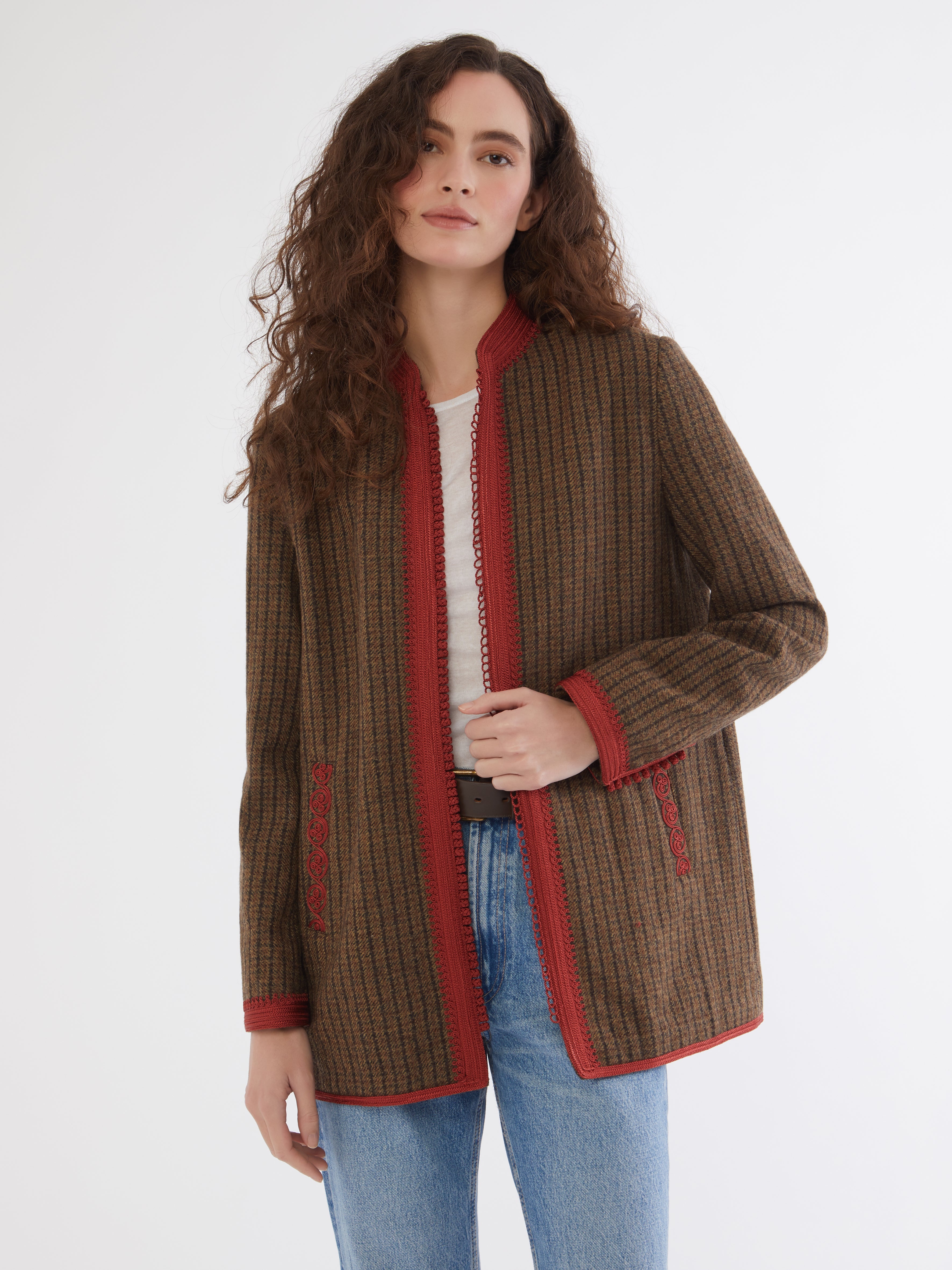 Traditional embellished jacket, Embroidered in silk threads, 100% silk velvet; 100% silk embroidery Ethical fashion, craftsmanship, sustainable fashion, traditional fashion, ethnic fashion, moda etica, moda sostenibile, tecniche artigianali, moda tradizionale, moda etnica, fatto a mano, handmade, bohemian coat, boho coat, velvet coat, giacca di velluto, midseason coat, giacca di mezza stagione, ricamo a mano, hand embroidery, silk embroidery, ricamo seta, giacche sartoriali, tailored jacket, wool jacket, bl