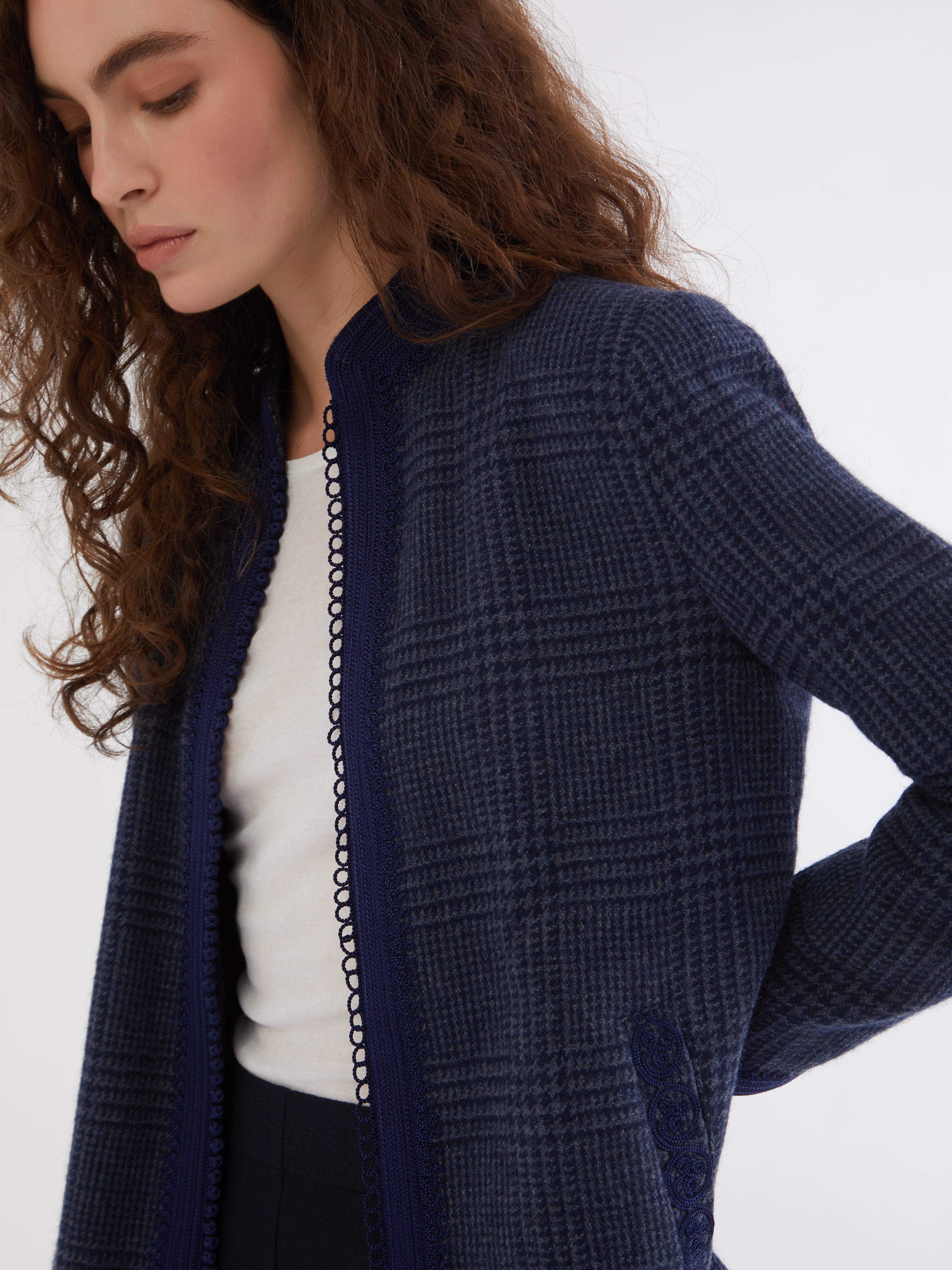 Traditional embellished jacket, Embroidered in silk threads, 100% silk velvet; 100% silk embroidery Ethical fashion, craftsmanship, sustainable fashion, traditional fashion, ethnic fashion, moda etica, moda sostenibile, tecniche artigianali, moda tradizionale, moda etnica, fatto a mano, handmade, bohemian coat, boho coat, velvet coat, giacca di velluto, midseason coat, giacca di mezza stagione, ricamo a mano, hand embroidery, silk embroidery, ricamo seta, giacche sartoriali, tailored jacket, wool jacket, bl