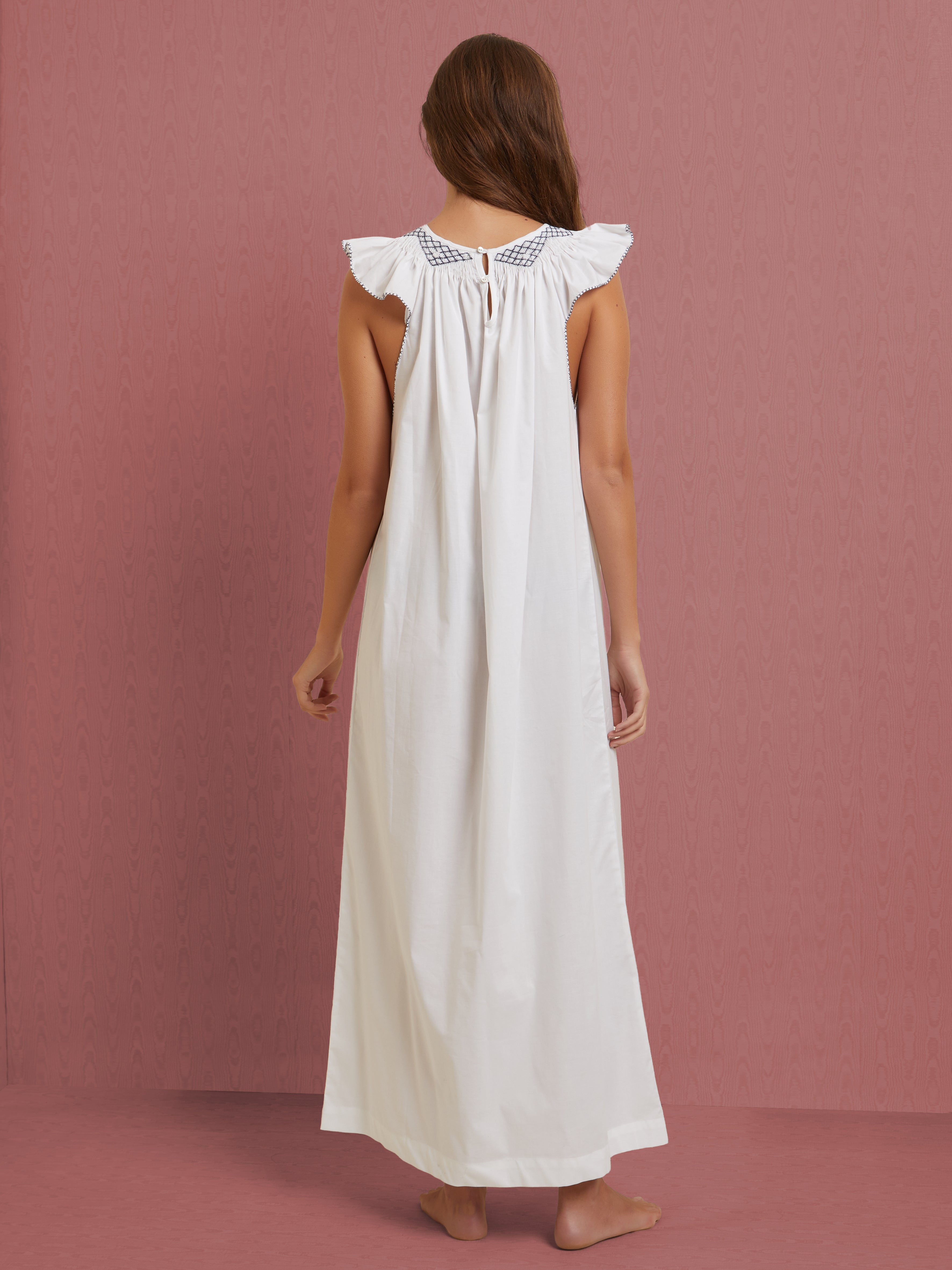 ETHICAL FASHION, CRAFTSMANSHIP, SUSTAINABLE FASHION, TRADITIONAL FASHION, ETHNIC FASHION, BOHEMIAN FASHION, MODA ETICA, MODA SOSTENIBILE, TECNICHE ARTIGIANALI, MODA TRADIZIONALE, MODA ETNICA, MADE IN MADAGASCAR, HANDMADE IN MADAGASCAR, COTTON NIGHTDRESS, COTTON NIGHTGOWN, CAMICIA DA NOTTE IN COTONE, PIGIAMA DI COTONE, COTTON PAJAMA, NIGHTWEAR, SLEEPWEAR, FASHION PAJAMA, PUNTO SMOCK, SMOKED, SMOCKED, HAND EMBROIDERED, RICAMATO A MANO, MUM AND DAUGHTER, MINE ME COLLECTION, MATCHIN WITH MUM, 