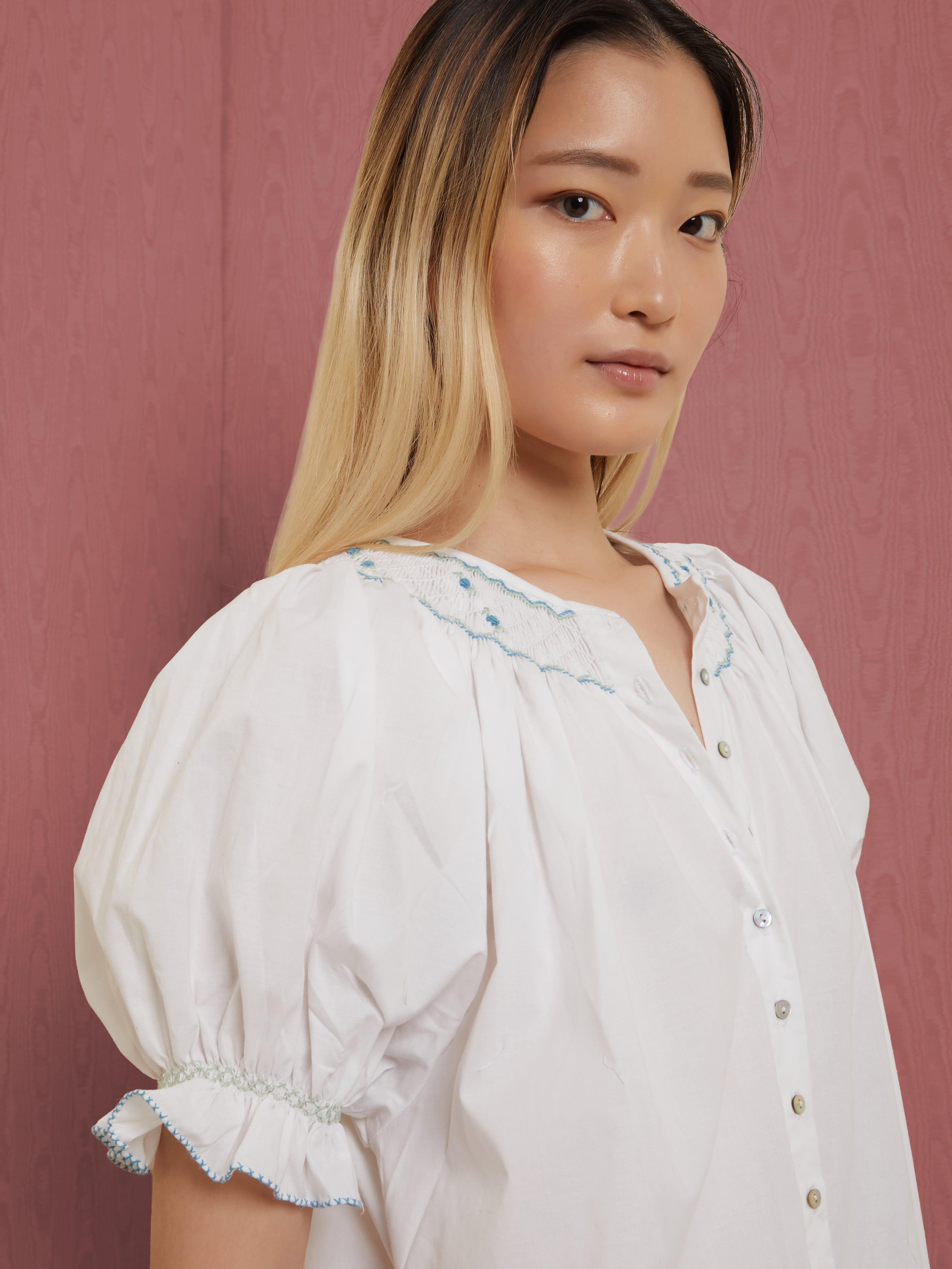 ETHICAL FASHION, CRAFTSMANSHIP, SUSTAINABLE FASHION, TRADITIONAL FASHION, ETHNIC FASHION, BOHEMIAN FASHION, MODA ETICA, MODA SOSTENIBILE, TECNICHE ARTIGIANALI, MODA TRADIZIONALE, MODA ETNICA, MADE IN MADAGASCAR, HANDMADE IN MADAGASCAR, COTTON NIGHTDRESS, COTTON NIGHTGOWN, CAMICIA DA NOTTE IN COTONE, PIGIAMA DI COTONE, COTTON PAJAMA, NIGHTWEAR, SLEEPWEAR, FASHION PAJAMA, PUNTO SMOCK, SMOKED, SMOCKED, HAND EMBROIDERED, RICAMATO A MANO, MUM AND DAUGHTER, MINE ME COLLECTION, MATCHIN WITH MUM, 