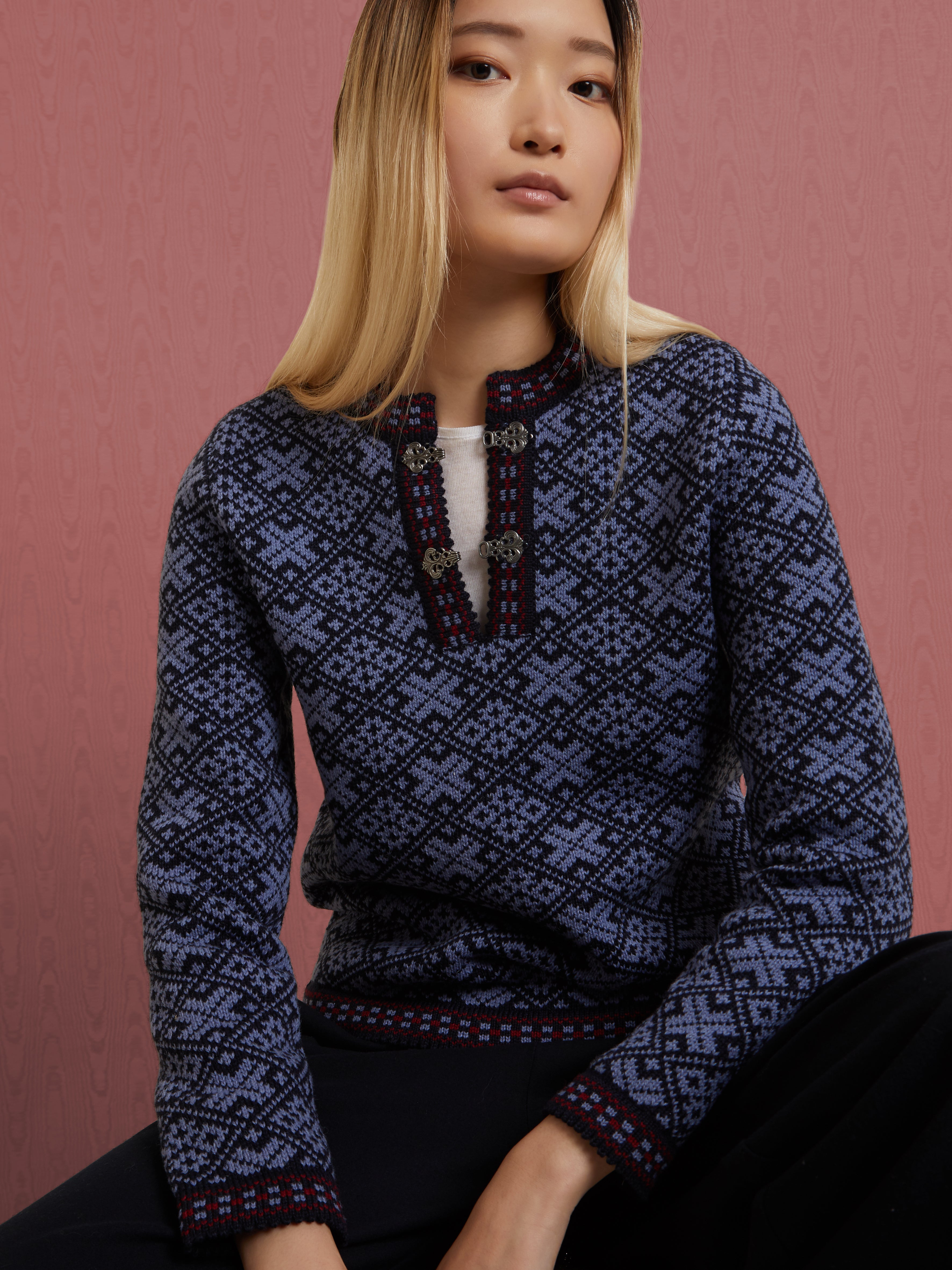 ETHICAL FASHION, CRAFTSMANSHIP, SUSTAINABLE FASHION, TRADITIONAL FASHION, ETHNIC FASHION, BOHEMIAN FASHION, MODA ETICA, MODA SOSTENIBILE, TECNICHE ARTIGIANALI, MODA TRADIZIONALE, MODA ETNICA, VESTITI BOHEMIAN, GOLF, FAIR ISLE, 100% LANA, 100% WOOL, TRADITIONAL SWEATER, NORDIC SWEATER, CHRISTMAS SWEATER, CHRISTMAS JUMPER, XMAS JUMPER, GOLF NATALIZIO, GOLF NORDICO
