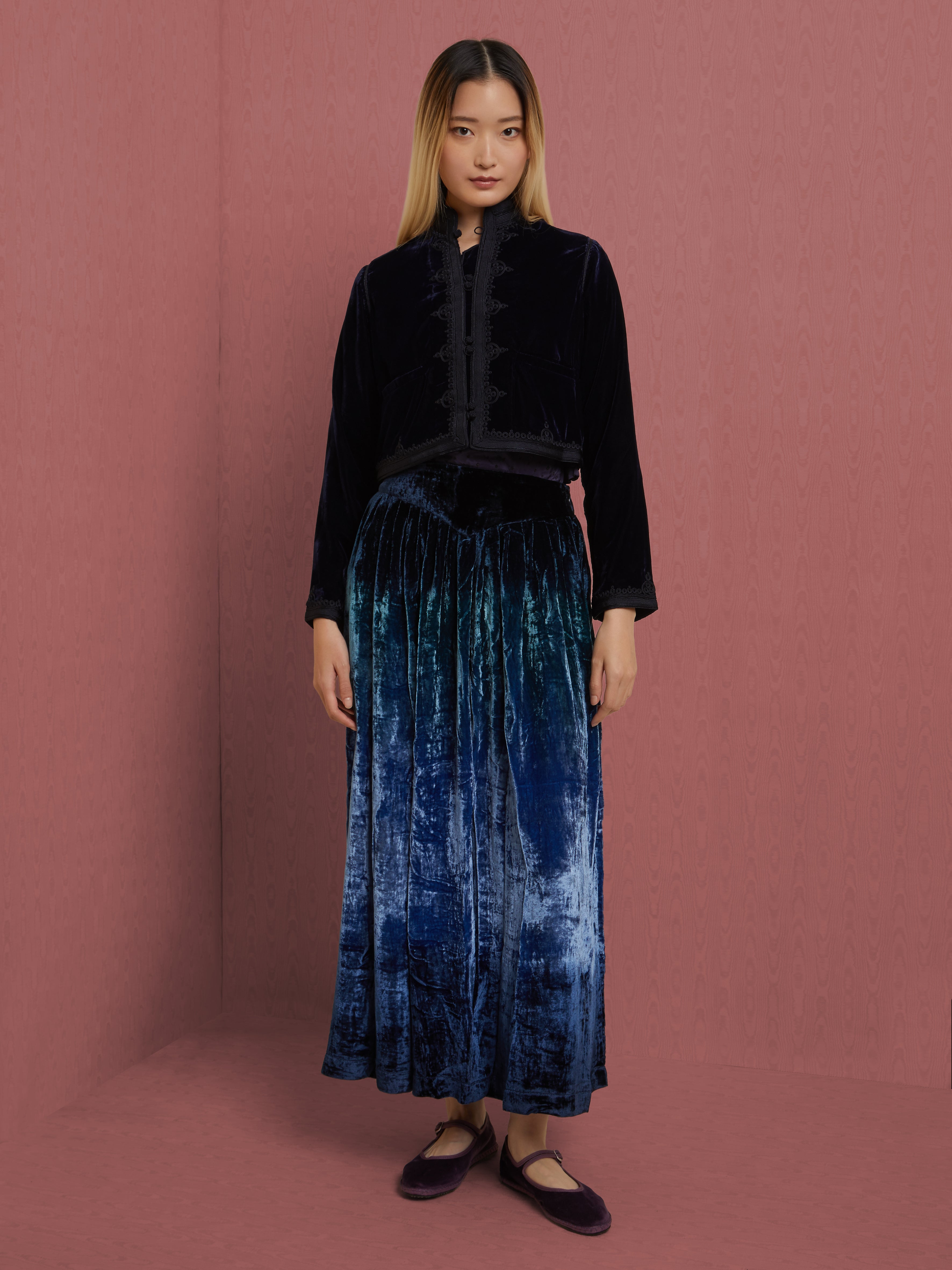 ETHICAL FASHION, CRAFTSMANSHIP, SUSTAINABLE FASHION, TRADITIONAL FASHION, ETHNIC FASHION, BOHEMIAN FASHION, MODA ETICA, MODA SOSTENIBILE, TECNICHE ARTIGIANALI, MODA TRADIZIONALE, MODA ETNICA, BOHEMIAN DRESS, MADE IN INDIA, HANDMADE IN INDIA, HANDEMBROIDERED, RICAMATO A MANO, CHIKANKARI, VELVET DRESS, SILK DRESS, EVENING DRESS, GOWN, MAXI DRESS, VESTITO DI VELLUTO, VESTITO DI SETA, VESTITO RICAMATO, ABITO DA SERA