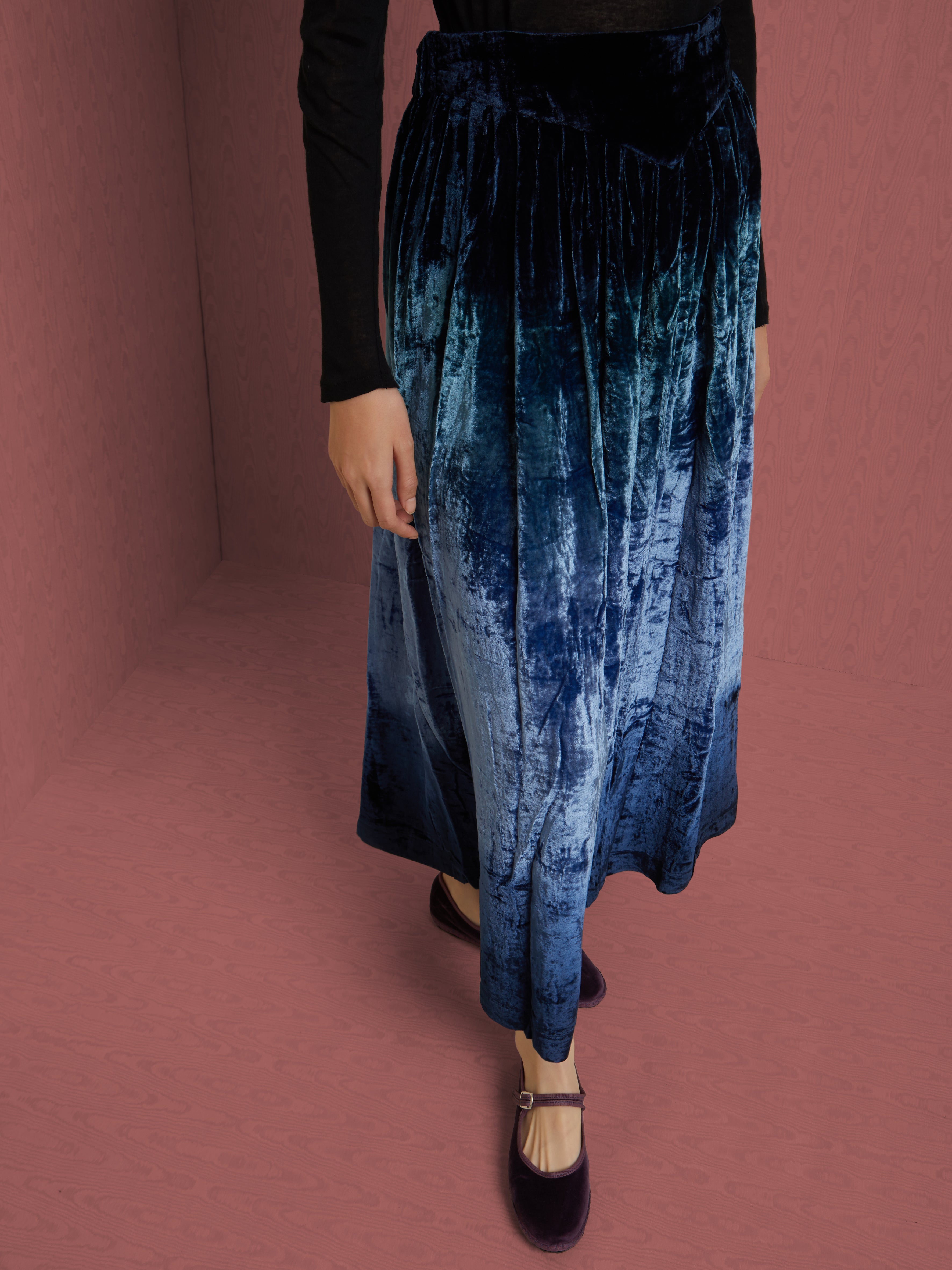 ETHICAL FASHION, CRAFTSMANSHIP, SUSTAINABLE FASHION, TRADITIONAL FASHION, ETHNIC FASHION, BOHEMIAN FASHION, MODA ETICA, MODA SOSTENIBILE, TECNICHE ARTIGIANALI, MODA TRADIZIONALE, MODA ETNICA, BOHEMIAN DRESS, MADE IN INDIA, HANDMADE IN INDIA, HANDEMBROIDERED, RICAMATO A MANO, CHIKANKARI, VELVET DRESS, SILK DRESS, EVENING DRESS, GOWN, MAXI DRESS, VESTITO DI VELLUTO, VESTITO DI SETA, VESTITO RICAMATO, ABITO DA SERA