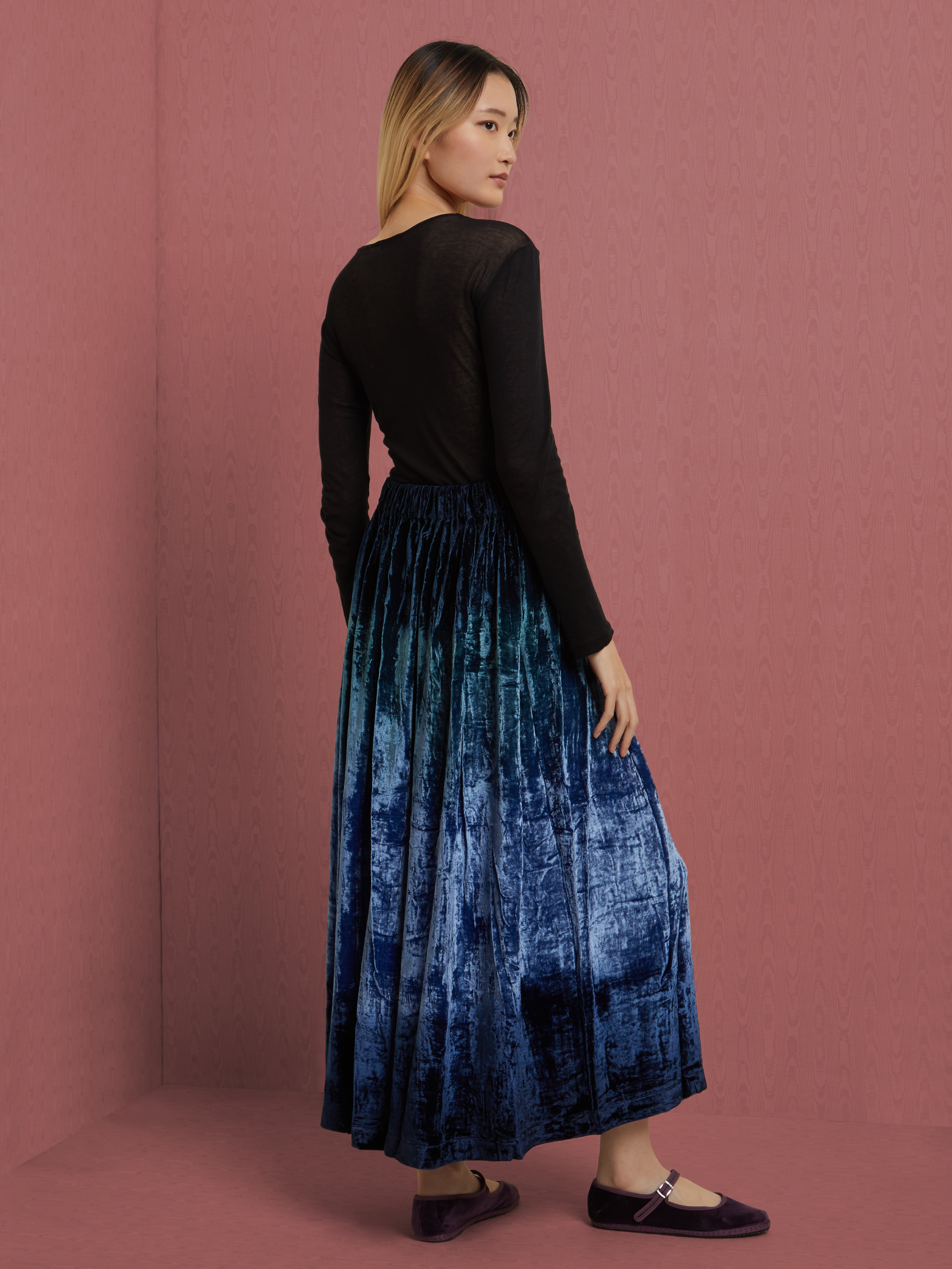 ETHICAL FASHION, CRAFTSMANSHIP, SUSTAINABLE FASHION, TRADITIONAL FASHION, ETHNIC FASHION, BOHEMIAN FASHION, MODA ETICA, MODA SOSTENIBILE, TECNICHE ARTIGIANALI, MODA TRADIZIONALE, MODA ETNICA, BOHEMIAN DRESS, MADE IN INDIA, HANDMADE IN INDIA, HANDEMBROIDERED, RICAMATO A MANO, CHIKANKARI, VELVET DRESS, SILK DRESS, EVENING DRESS, GOWN, MAXI DRESS, VESTITO DI VELLUTO, VESTITO DI SETA, VESTITO RICAMATO, ABITO DA SERA