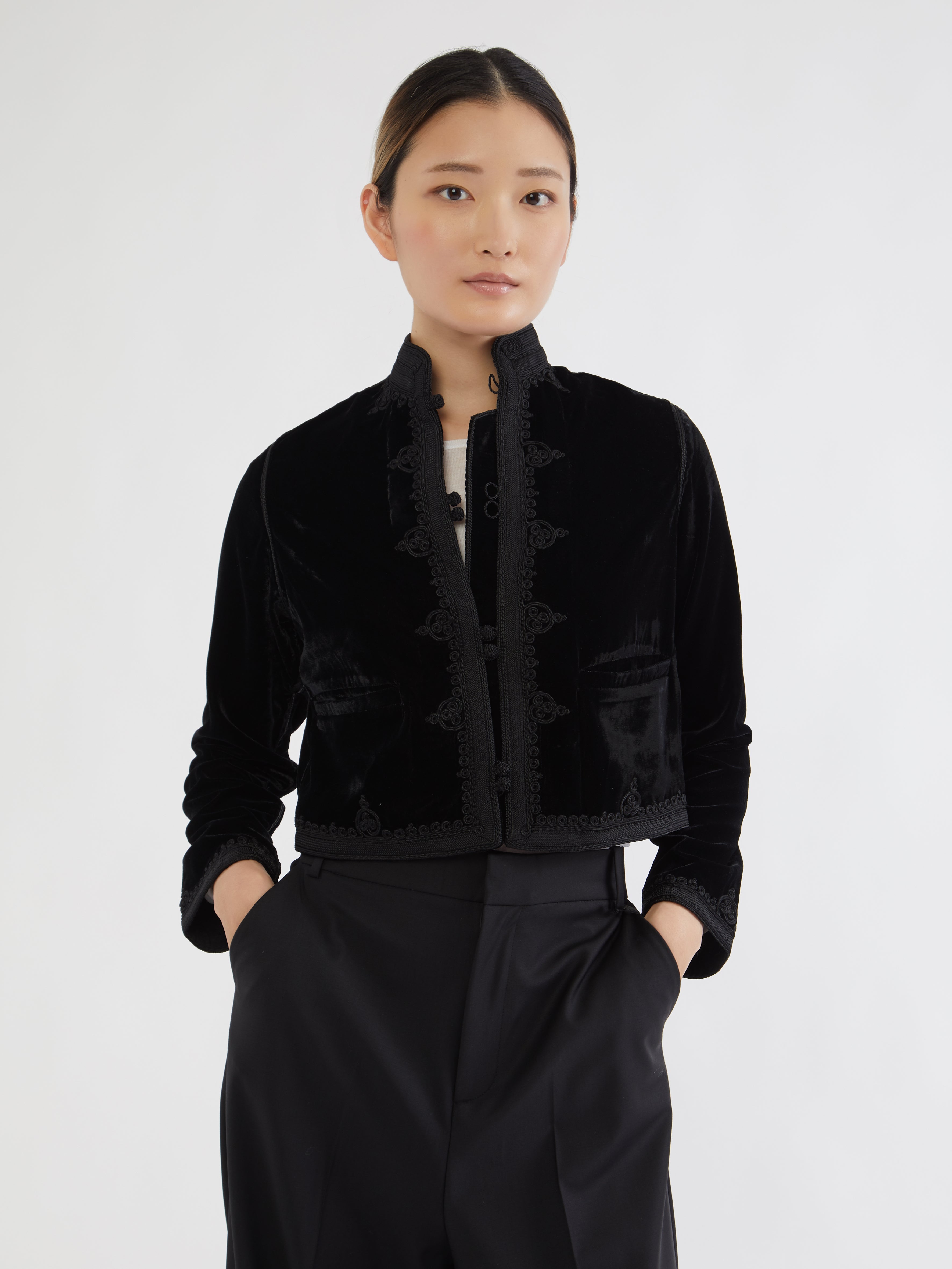 Embroidered in silk threads, Ethical fashion, craftsmanship, sustainable fashion, traditional fashion, ethnic fashion, moda etica, moda sostenibile, tecniche artigianali, moda tradizionale, moda etnica, fatto a mano, handmade, bohemian jacket, boho jacket, midseason jacket, giacca di mezza stagione, ricamo a mano, hand embroidery, silk embroidery, ricamo seta, moroccan jacket, giacca marocchina, collo coreana, giacca di velluto, velvet jacket, giacca di cashmere, cashmere jacket