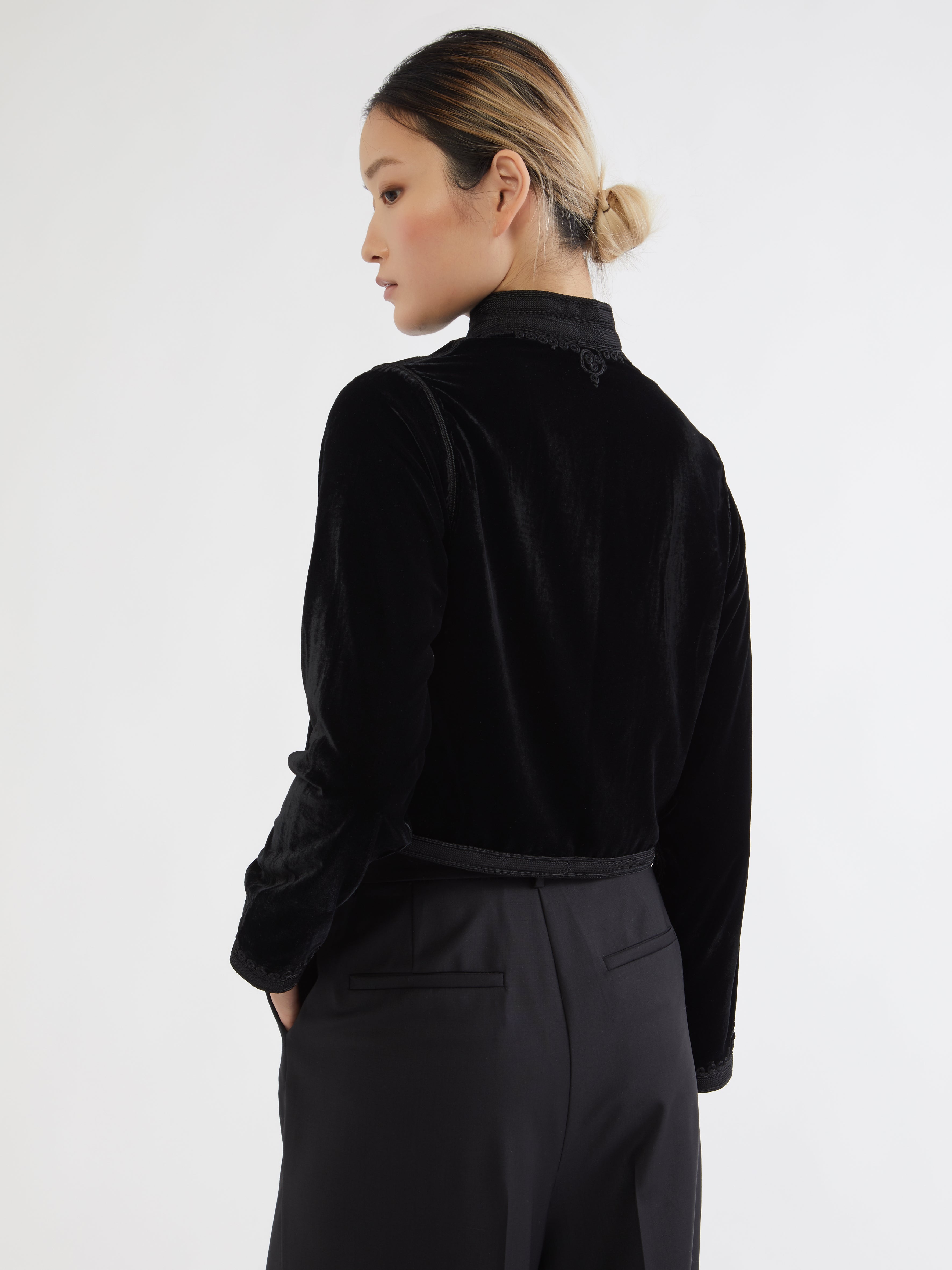 Embroidered in silk threads, Ethical fashion, craftsmanship, sustainable fashion, traditional fashion, ethnic fashion, moda etica, moda sostenibile, tecniche artigianali, moda tradizionale, moda etnica, fatto a mano, handmade, bohemian jacket, boho jacket, midseason jacket, giacca di mezza stagione, ricamo a mano, hand embroidery, silk embroidery, ricamo seta, moroccan jacket, giacca marocchina, collo coreana, giacca di velluto, velvet jacket, giacca di cashmere, cashmere jacket