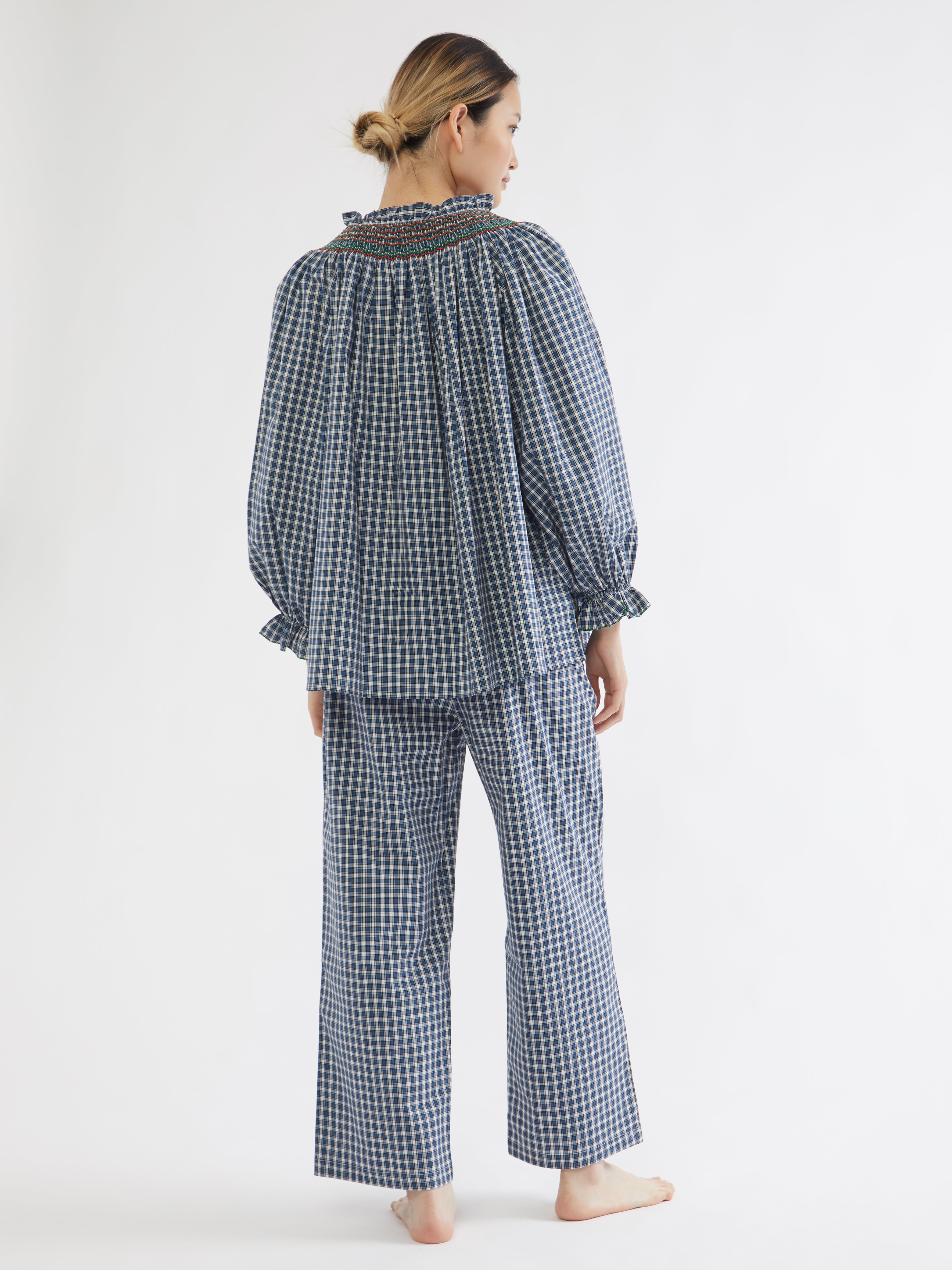 ETHICAL FASHION, CRAFTSMANSHIP, SUSTAINABLE FASHION, TRADITIONAL FASHION, ETHNIC FASHION, BOHEMIAN FASHION, MODA ETICA, MODA SOSTENIBILE, TECNICHE ARTIGIANALI, MODA TRADIZIONALE, MODA ETNICA, MADE IN MADAGASCAR, HANDMADE IN MADAGASCAR, COTTON NIGHTDRESS, COTTON NIGHTGOWN, CAMICIA DA NOTTE IN COTONE, PIGIAMA DI COTONE, COTTON PAJAMA, NIGHTWEAR, SLEEPWEAR, FASHION PAJAMA, PUNTO SMOCK, SMOKED, SMOCKED, HAND EMBROIDERED, RICAMATO A MANO, MUM AND DAUGHTER, MINE ME COLLECTION, MATCHIN WITH MUM, 
