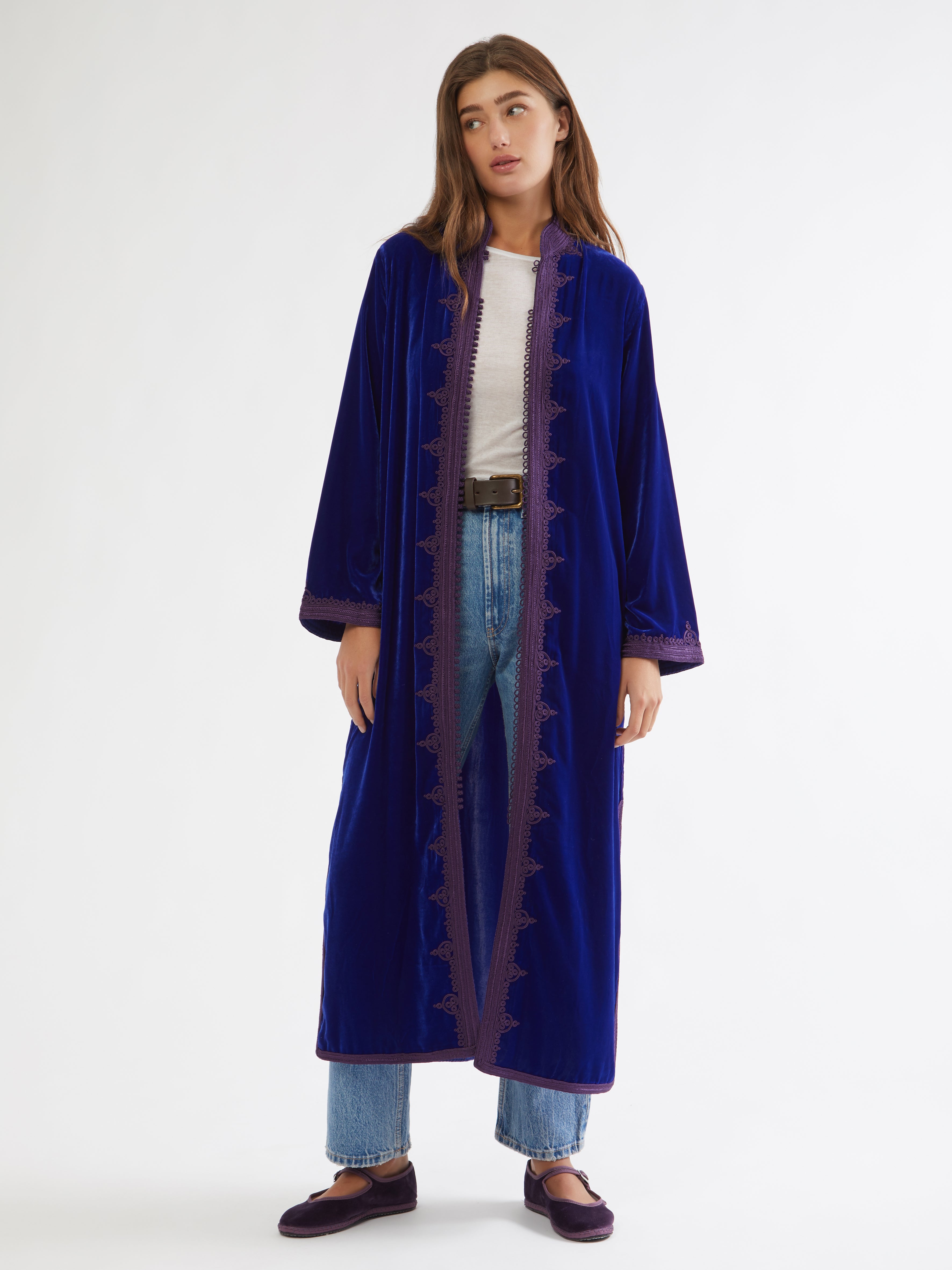 Embroidered in silk threads, Ethical fashion, craftsmanship, sustainable fashion, traditional fashion, ethnic fashion, moda etica, moda sostenibile, tecniche artigianali, moda tradizionale, moda etnica, fatto a mano, handmade, bohemian jacket, boho jacket, midseason jacket, giacca di mezza stagione, ricamo a mano, hand embroidery, silk embroidery, ricamo seta, moroccan jacket, giacca marocchina, collo coreana, giacca di velluto, velvet jacket, giacca di cashmere, cashmere jacket