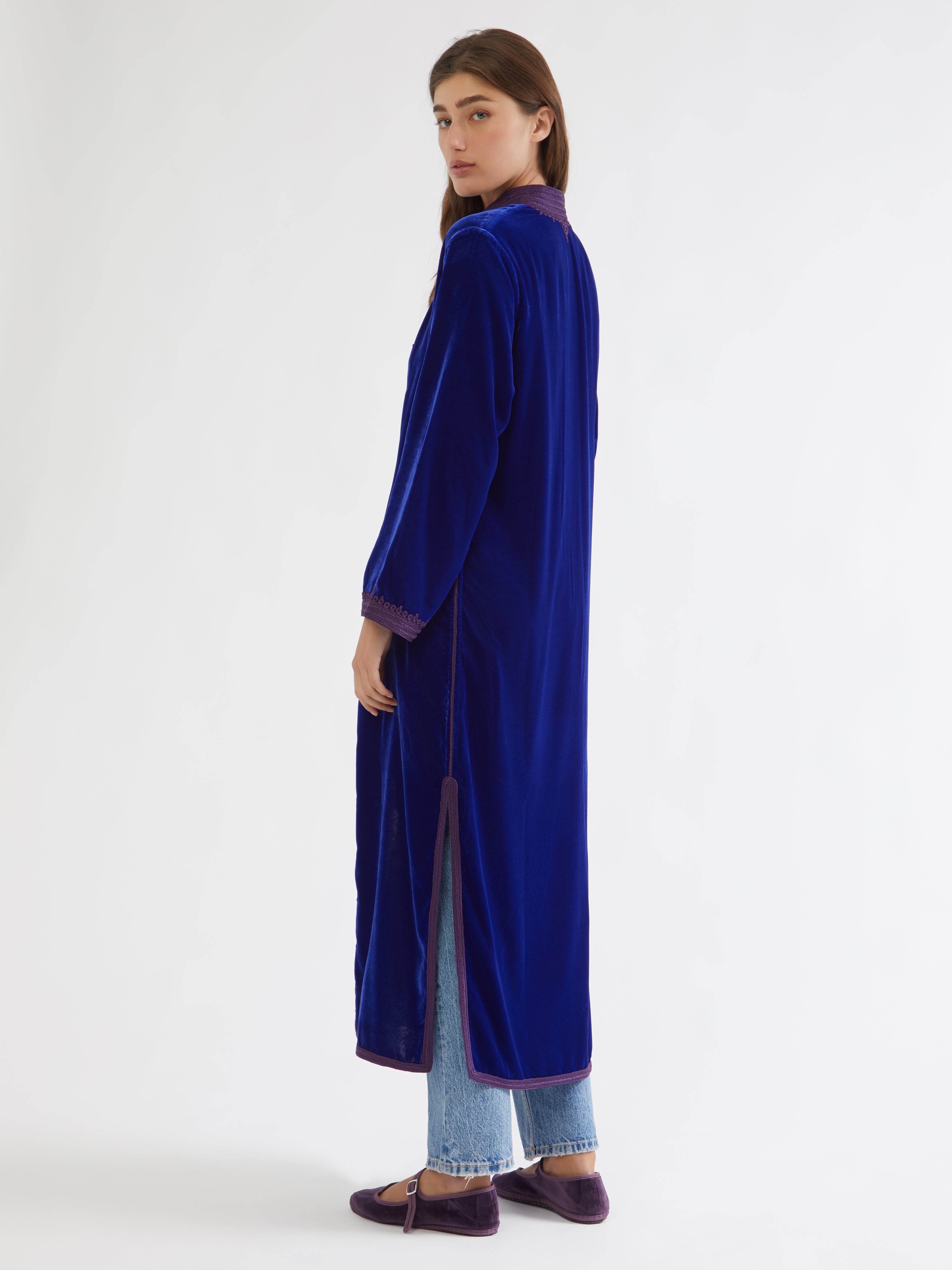 Embroidered in silk threads, Ethical fashion, craftsmanship, sustainable fashion, traditional fashion, ethnic fashion, moda etica, moda sostenibile, tecniche artigianali, moda tradizionale, moda etnica, fatto a mano, handmade, bohemian jacket, boho jacket, midseason jacket, giacca di mezza stagione, ricamo a mano, hand embroidery, silk embroidery, ricamo seta, moroccan jacket, giacca marocchina, collo coreana, giacca di velluto, velvet jacket, giacca di cashmere, cashmere jacket