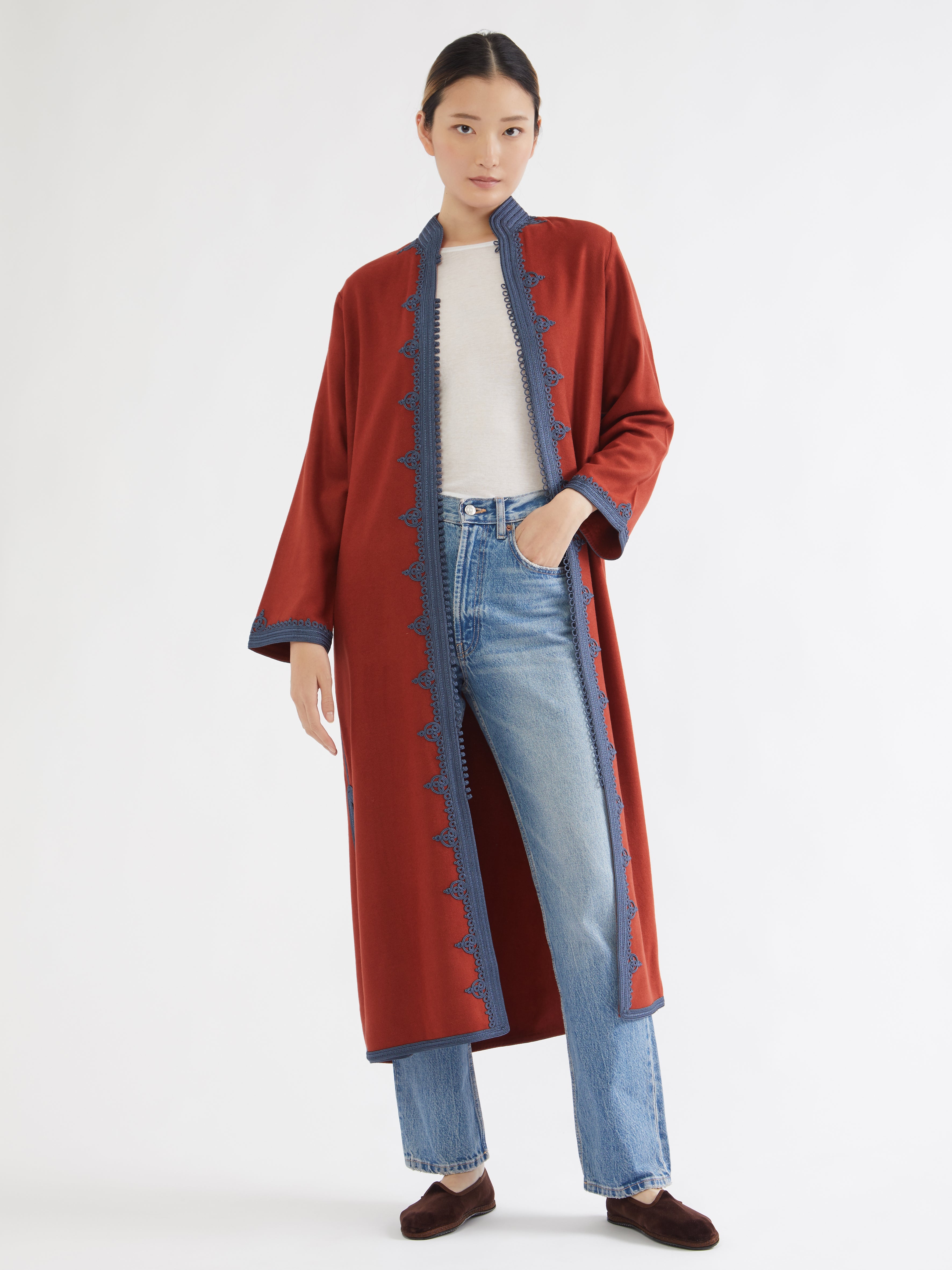Embroidered in silk threads, Ethical fashion, craftsmanship, sustainable fashion, traditional fashion, ethnic fashion, moda etica, moda sostenibile, tecniche artigianali, moda tradizionale, moda etnica, fatto a mano, handmade, bohemian jacket, boho jacket, midseason jacket, giacca di mezza stagione, ricamo a mano, hand embroidery, silk embroidery, ricamo seta, moroccan jacket, giacca marocchina, collo coreana, giacca di velluto, velvet jacket, giacca di cashmere, cashmere jacket