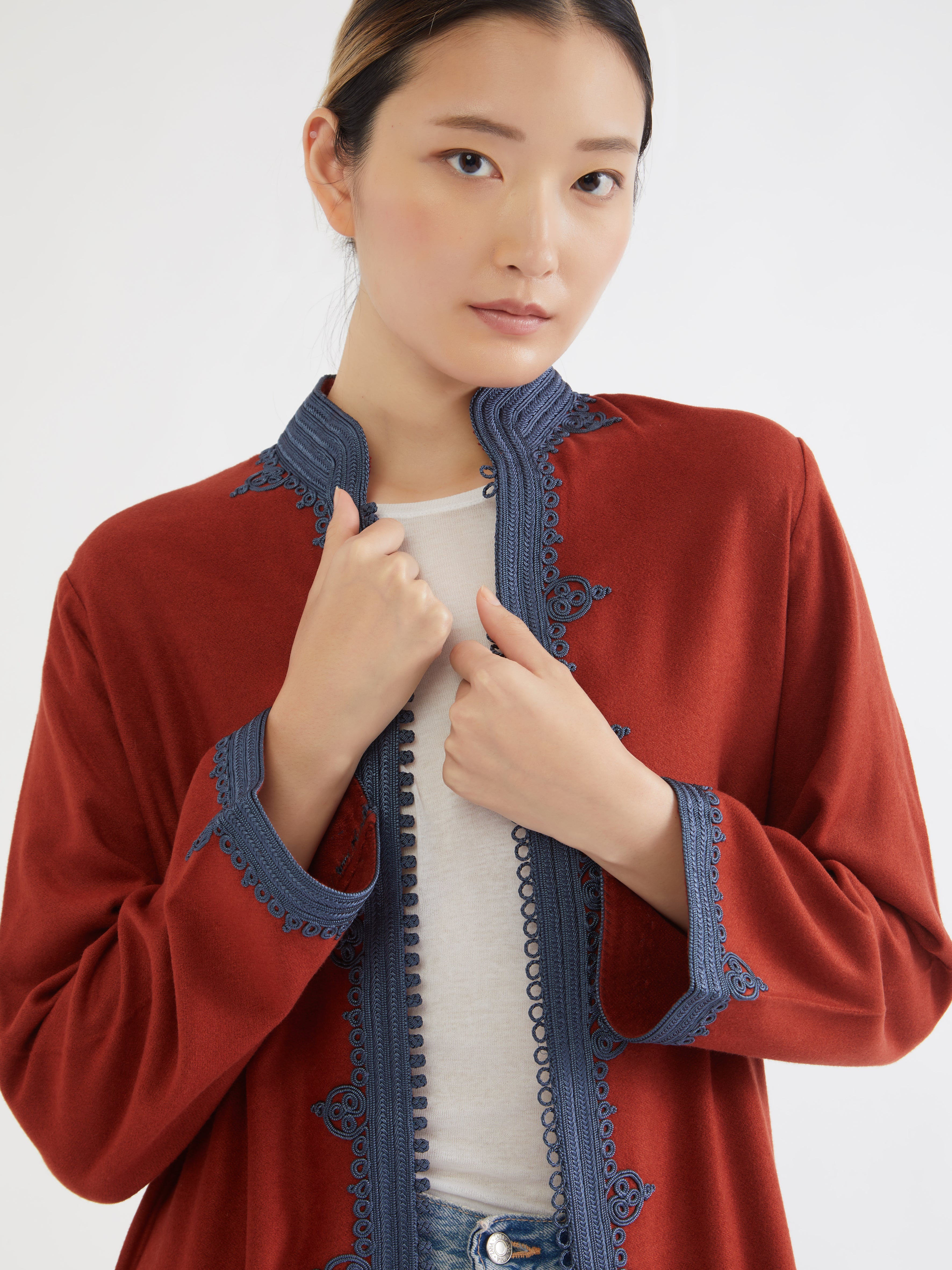 Embroidered in silk threads, Ethical fashion, craftsmanship, sustainable fashion, traditional fashion, ethnic fashion, moda etica, moda sostenibile, tecniche artigianali, moda tradizionale, moda etnica, fatto a mano, handmade, bohemian jacket, boho jacket, midseason jacket, giacca di mezza stagione, ricamo a mano, hand embroidery, silk embroidery, ricamo seta, moroccan jacket, giacca marocchina, collo coreana, giacca di velluto, velvet jacket, giacca di cashmere, cashmere jacket