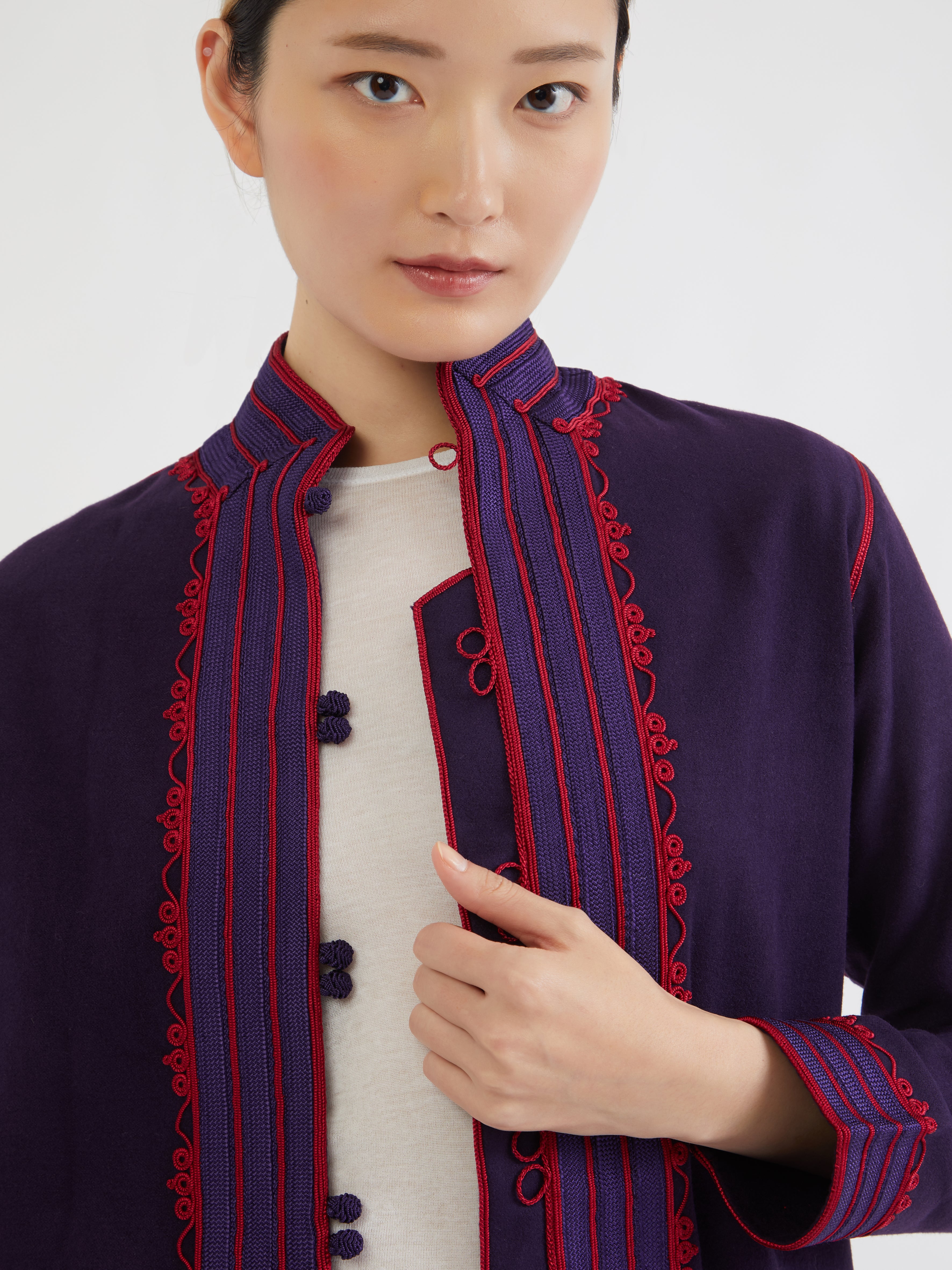 Embroidered in silk threads, Ethical fashion, craftsmanship, sustainable fashion, traditional fashion, ethnic fashion, moda etica, moda sostenibile, tecniche artigianali, moda tradizionale, moda etnica, fatto a mano, handmade, bohemian jacket, boho jacket, midseason jacket, giacca di mezza stagione, ricamo a mano, hand embroidery, silk embroidery, ricamo seta, moroccan jacket, giacca marocchina, collo coreana, giacca di velluto, velvet jacket, giacca di cashmere, cashmere jacket