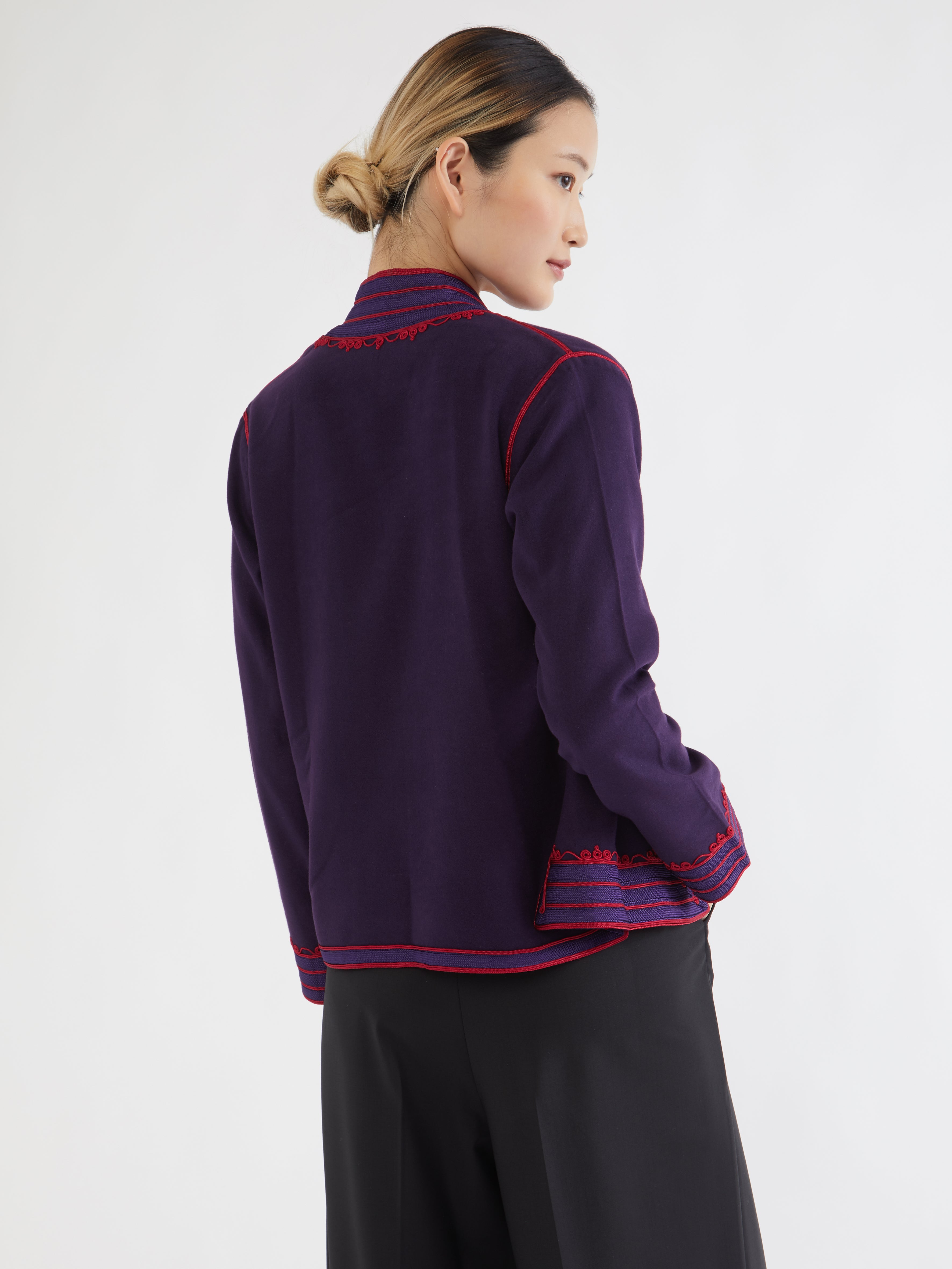 Embroidered in silk threads, Ethical fashion, craftsmanship, sustainable fashion, traditional fashion, ethnic fashion, moda etica, moda sostenibile, tecniche artigianali, moda tradizionale, moda etnica, fatto a mano, handmade, bohemian jacket, boho jacket, midseason jacket, giacca di mezza stagione, ricamo a mano, hand embroidery, silk embroidery, ricamo seta, moroccan jacket, giacca marocchina, collo coreana, giacca di velluto, velvet jacket, giacca di cashmere, cashmere jacket