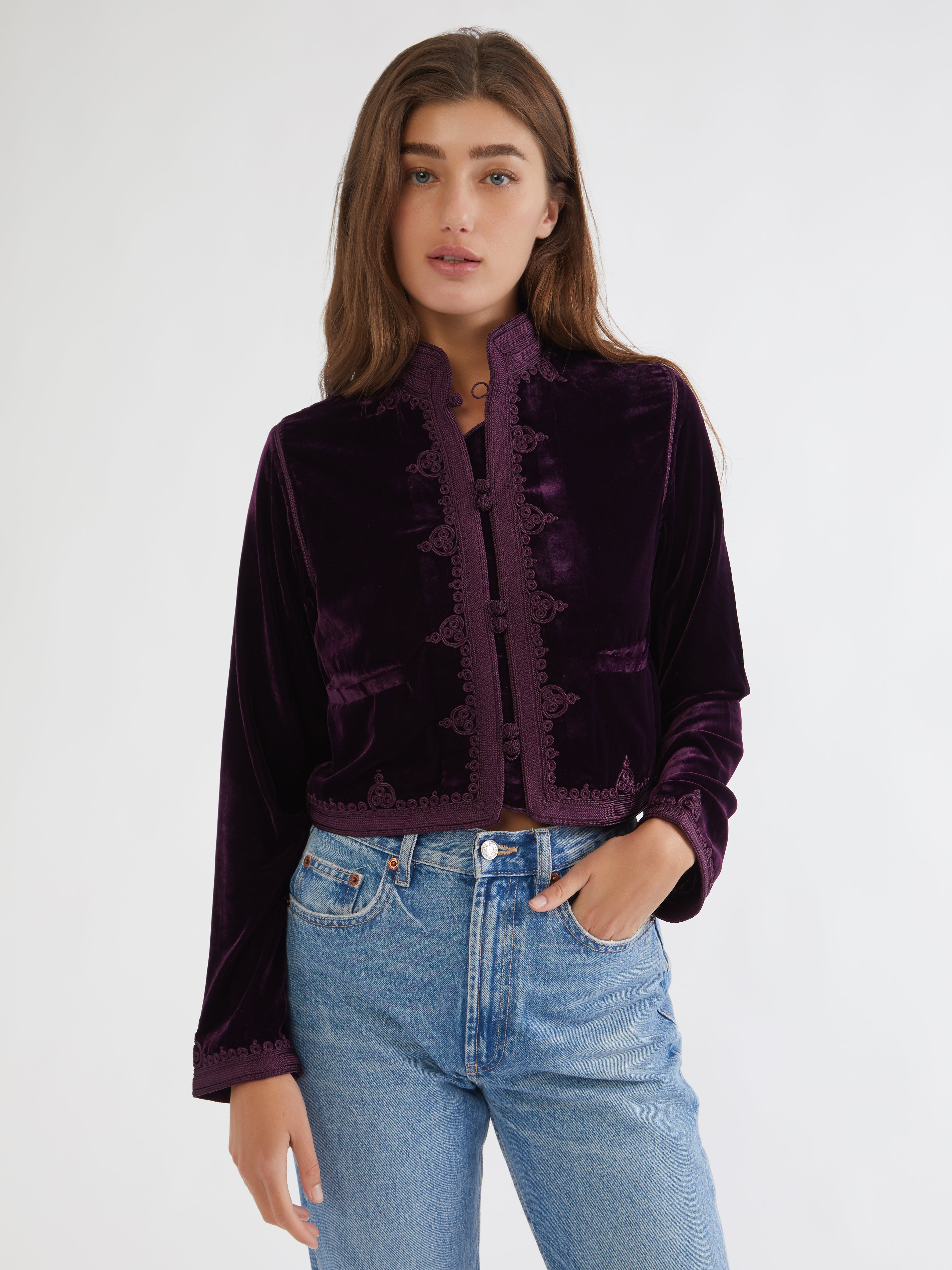 Embroidered in silk threads, Ethical fashion, craftsmanship, sustainable fashion, traditional fashion, ethnic fashion, moda etica, moda sostenibile, tecniche artigianali, moda tradizionale, moda etnica, fatto a mano, handmade, bohemian jacket, boho jacket, midseason jacket, giacca di mezza stagione, ricamo a mano, hand embroidery, silk embroidery, ricamo seta, moroccan jacket, giacca marocchina, collo coreana, giacca di velluto, velvet jacket, giacca di cashmere, cashmere jacket