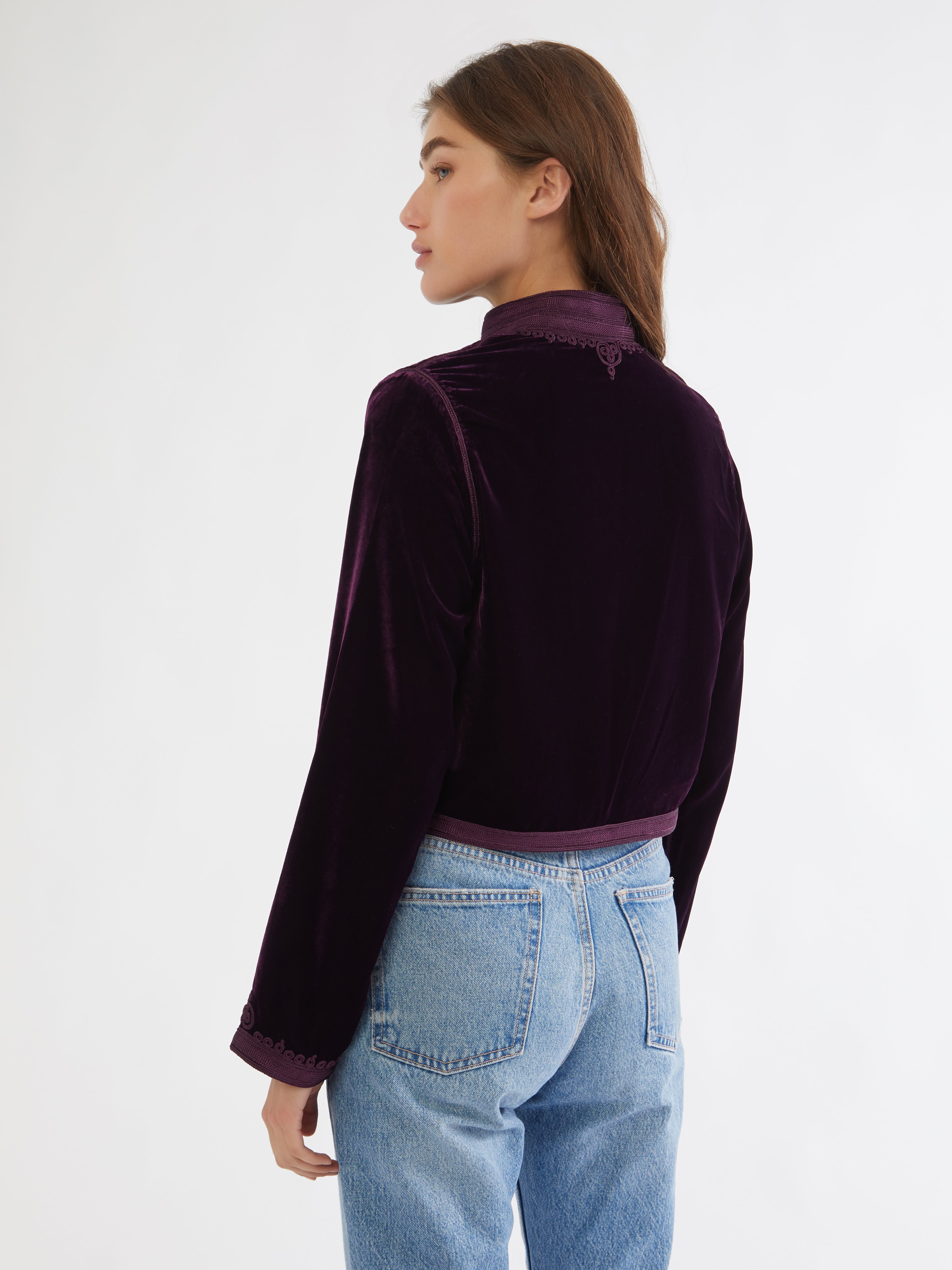 Embroidered in silk threads, Ethical fashion, craftsmanship, sustainable fashion, traditional fashion, ethnic fashion, moda etica, moda sostenibile, tecniche artigianali, moda tradizionale, moda etnica, fatto a mano, handmade, bohemian jacket, boho jacket, midseason jacket, giacca di mezza stagione, ricamo a mano, hand embroidery, silk embroidery, ricamo seta, moroccan jacket, giacca marocchina, collo coreana, giacca di velluto, velvet jacket, giacca di cashmere, cashmere jacket