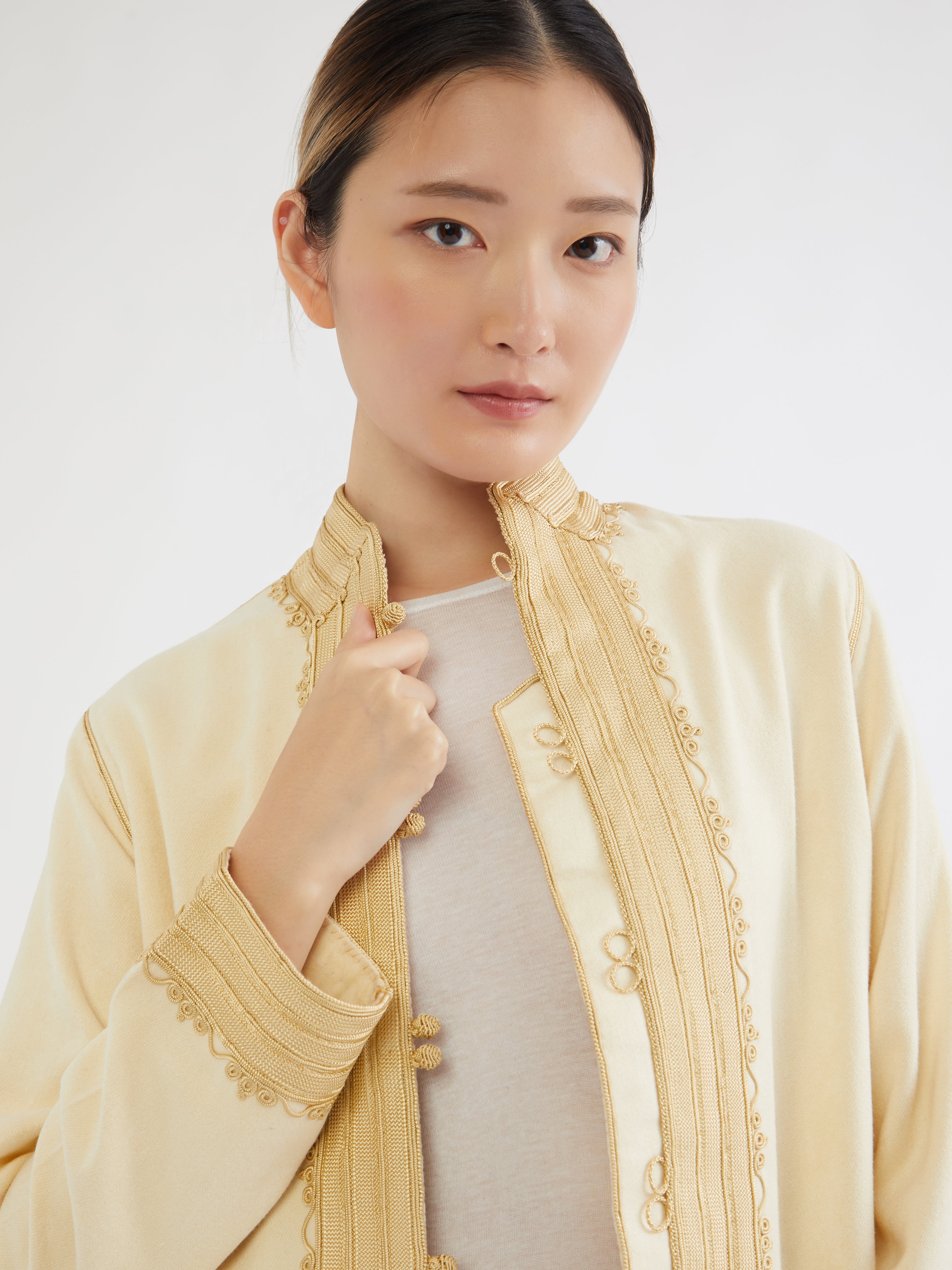 Embroidered in silk threads, Ethical fashion, craftsmanship, sustainable fashion, traditional fashion, ethnic fashion, moda etica, moda sostenibile, tecniche artigianali, moda tradizionale, moda etnica, fatto a mano, handmade, bohemian jacket, boho jacket, midseason jacket, giacca di mezza stagione, ricamo a mano, hand embroidery, silk embroidery, ricamo seta, moroccan jacket, giacca marocchina, collo coreana, giacca di velluto, velvet jacket, giacca di cashmere, cashmere jacket