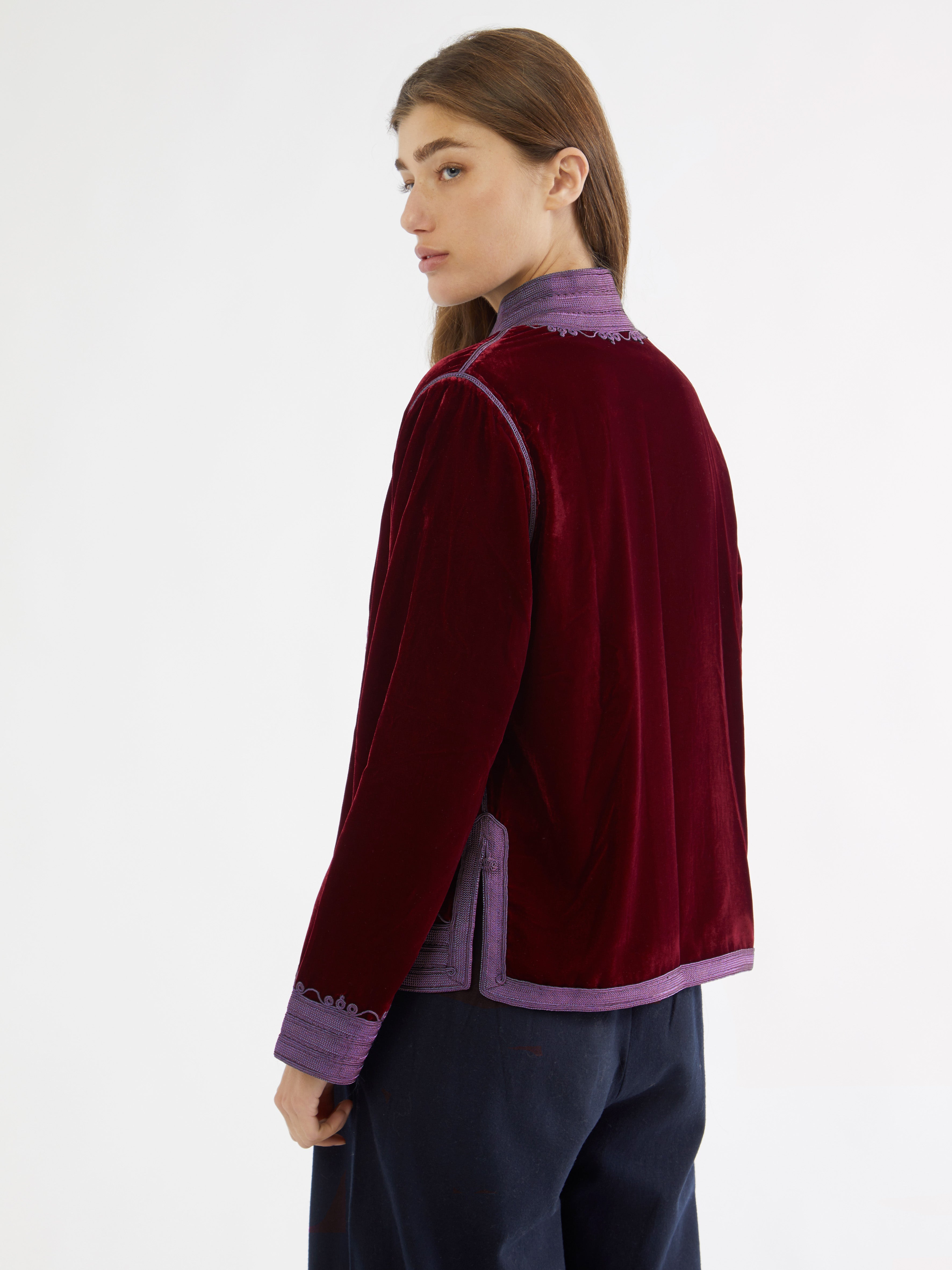 Embroidered in silk threads, Ethical fashion, craftsmanship, sustainable fashion, traditional fashion, ethnic fashion, moda etica, moda sostenibile, tecniche artigianali, moda tradizionale, moda etnica, fatto a mano, handmade, bohemian jacket, boho jacket, midseason jacket, giacca di mezza stagione, ricamo a mano, hand embroidery, silk embroidery, ricamo seta, moroccan jacket, giacca marocchina, collo coreana, giacca di velluto, velvet jacket, giacca di cashmere, cashmere jacket