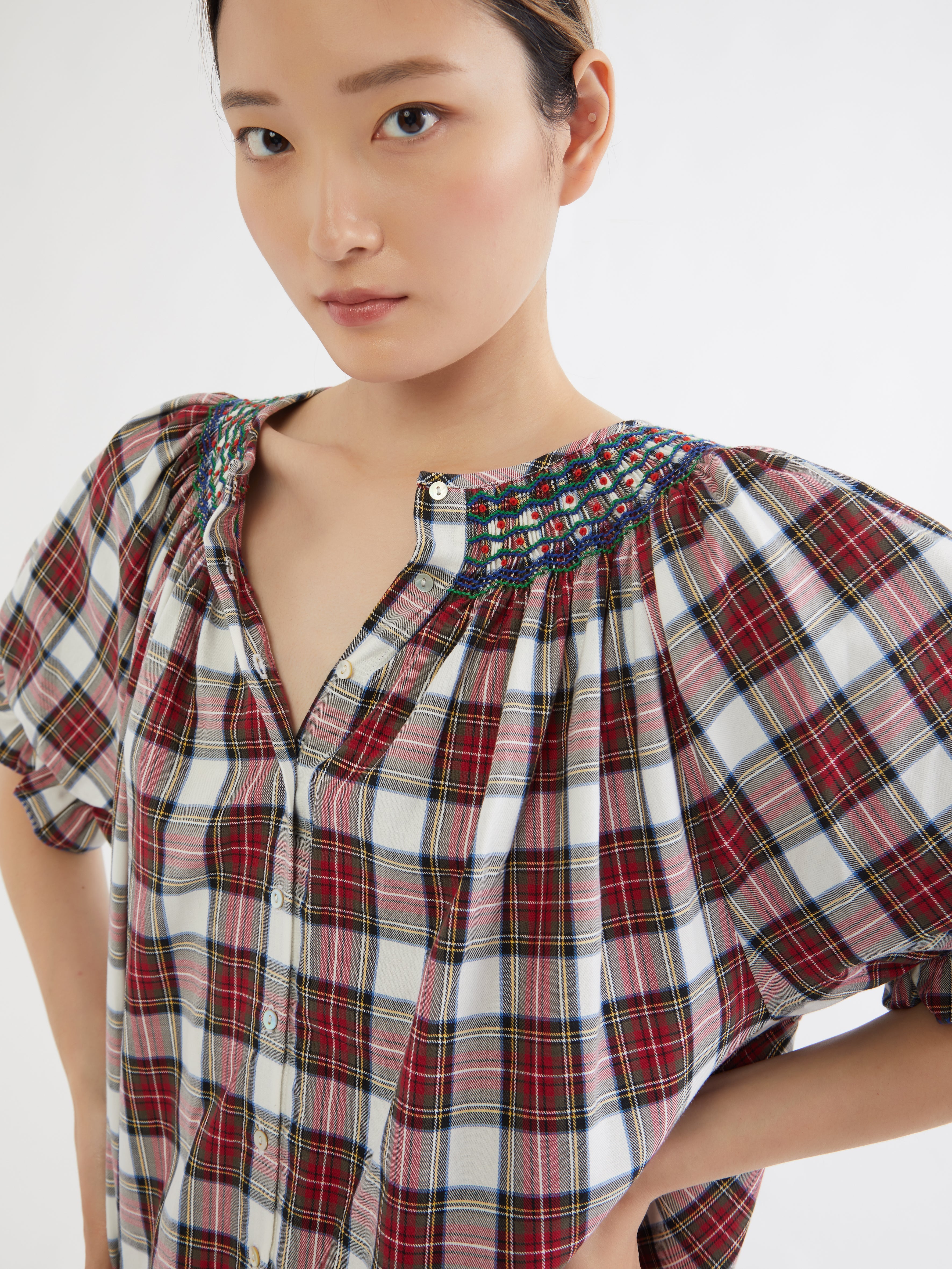 ETHICAL FASHION, CRAFTSMANSHIP, SUSTAINABLE FASHION, TRADITIONAL FASHION, ETHNIC FASHION, BOHEMIAN FASHION, MODA ETICA, MODA SOSTENIBILE, TECNICHE ARTIGIANALI, MODA TRADIZIONALE, MODA ETNICA, MADE IN MADAGASCAR, HANDMADE IN MADAGASCAR, COTTON NIGHTDRESS, COTTON NIGHTGOWN, CAMICIA DA NOTTE IN COTONE, PIGIAMA DI COTONE, COTTON PAJAMA, NIGHTWEAR, SLEEPWEAR, FASHION PAJAMA, PUNTO SMOCK, SMOKED, SMOCKED, HAND EMBROIDERED, RICAMATO A MANO, MUM AND DAUGHTER, MINE ME COLLECTION, MATCHIN WITH MUM, 