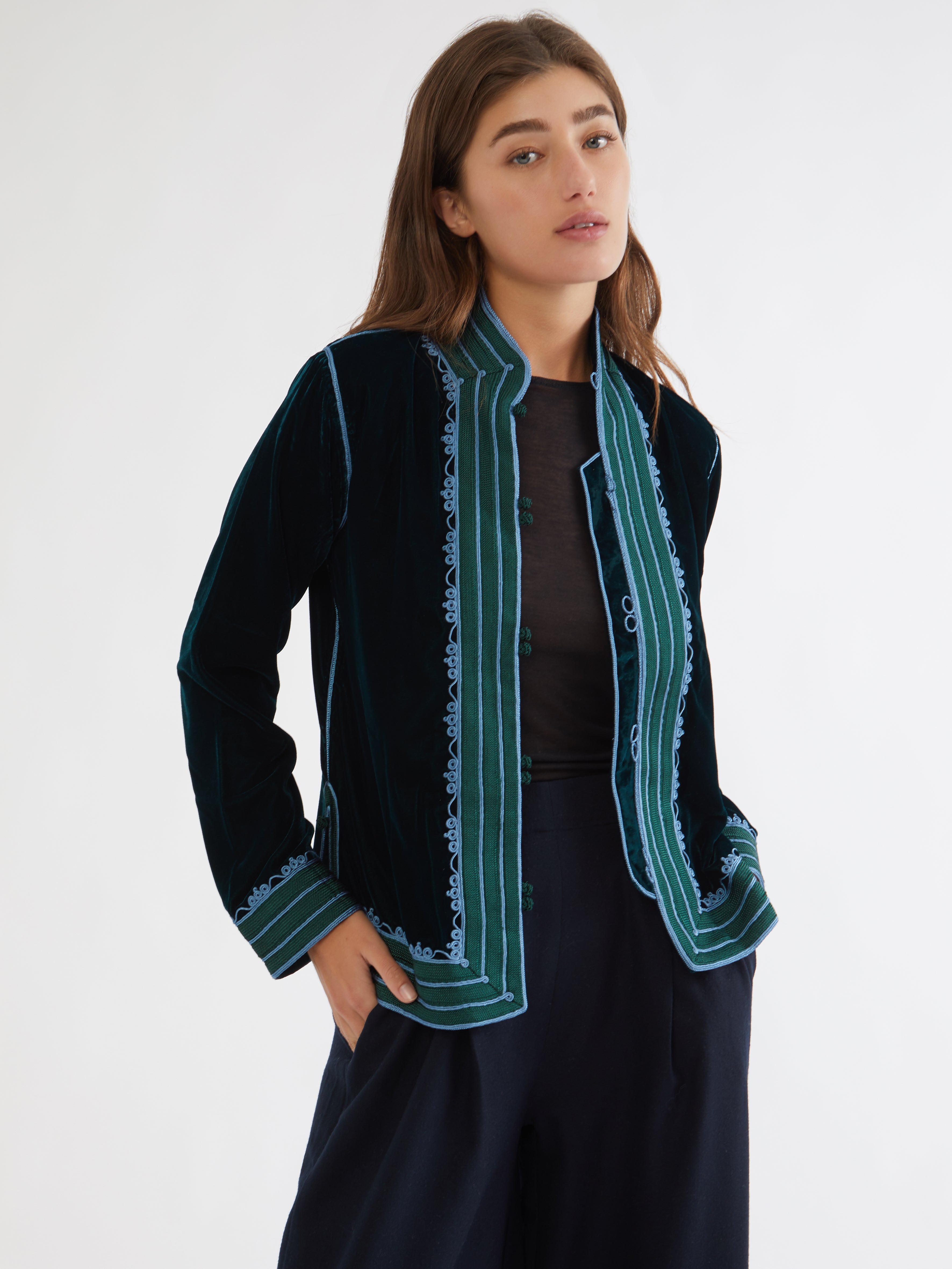 Embroidered in silk threads, Ethical fashion, craftsmanship, sustainable fashion, traditional fashion, ethnic fashion, moda etica, moda sostenibile, tecniche artigianali, moda tradizionale, moda etnica, fatto a mano, handmade, bohemian jacket, boho jacket, midseason jacket, giacca di mezza stagione, ricamo a mano, hand embroidery, silk embroidery, ricamo seta, moroccan jacket, giacca marocchina, collo coreana, giacca di velluto, velvet jacket, giacca di cashmere, cashmere jacket
