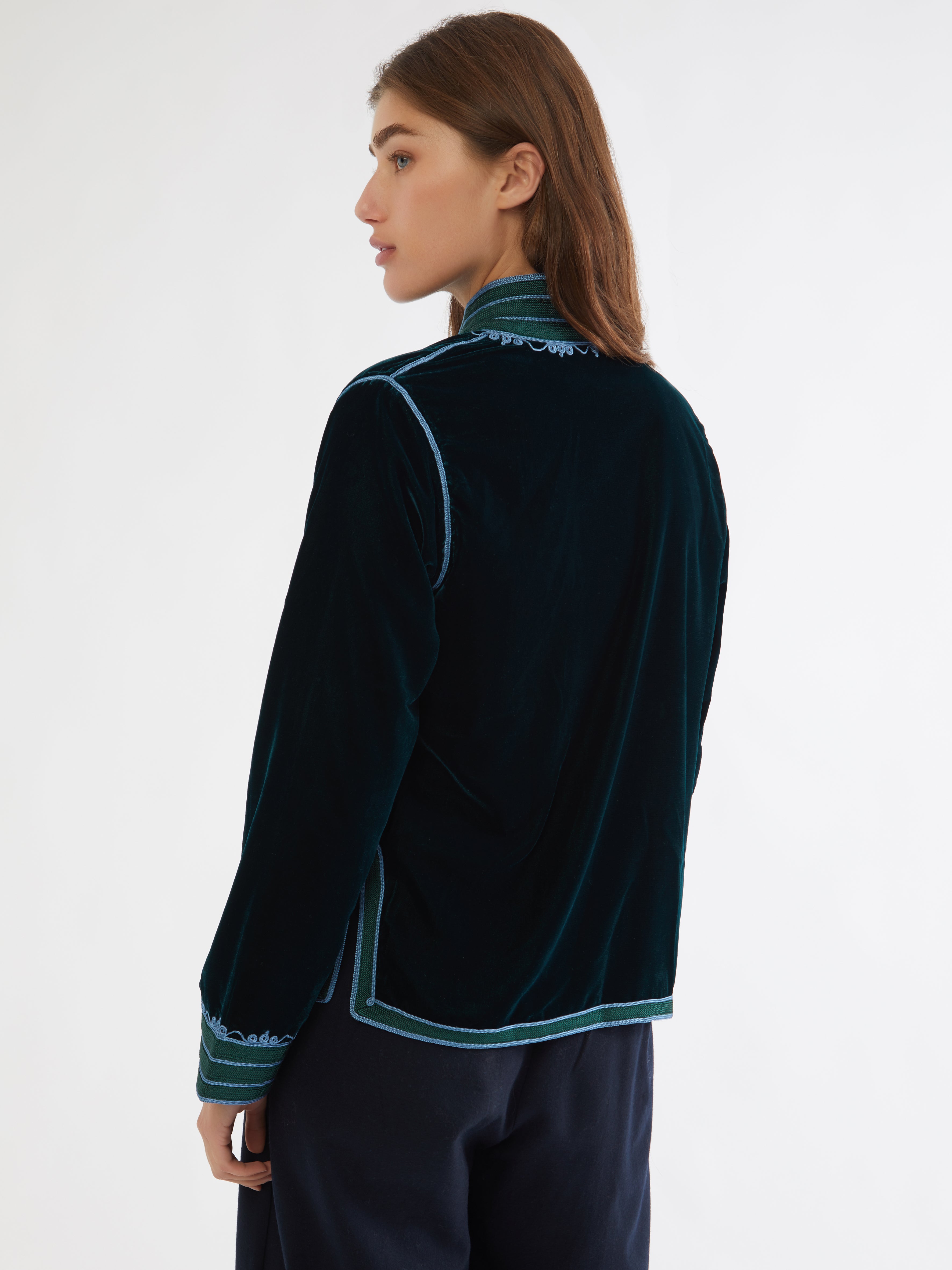 Embroidered in silk threads, Ethical fashion, craftsmanship, sustainable fashion, traditional fashion, ethnic fashion, moda etica, moda sostenibile, tecniche artigianali, moda tradizionale, moda etnica, fatto a mano, handmade, bohemian jacket, boho jacket, midseason jacket, giacca di mezza stagione, ricamo a mano, hand embroidery, silk embroidery, ricamo seta, moroccan jacket, giacca marocchina, collo coreana, giacca di velluto, velvet jacket, giacca di cashmere, cashmere jacket