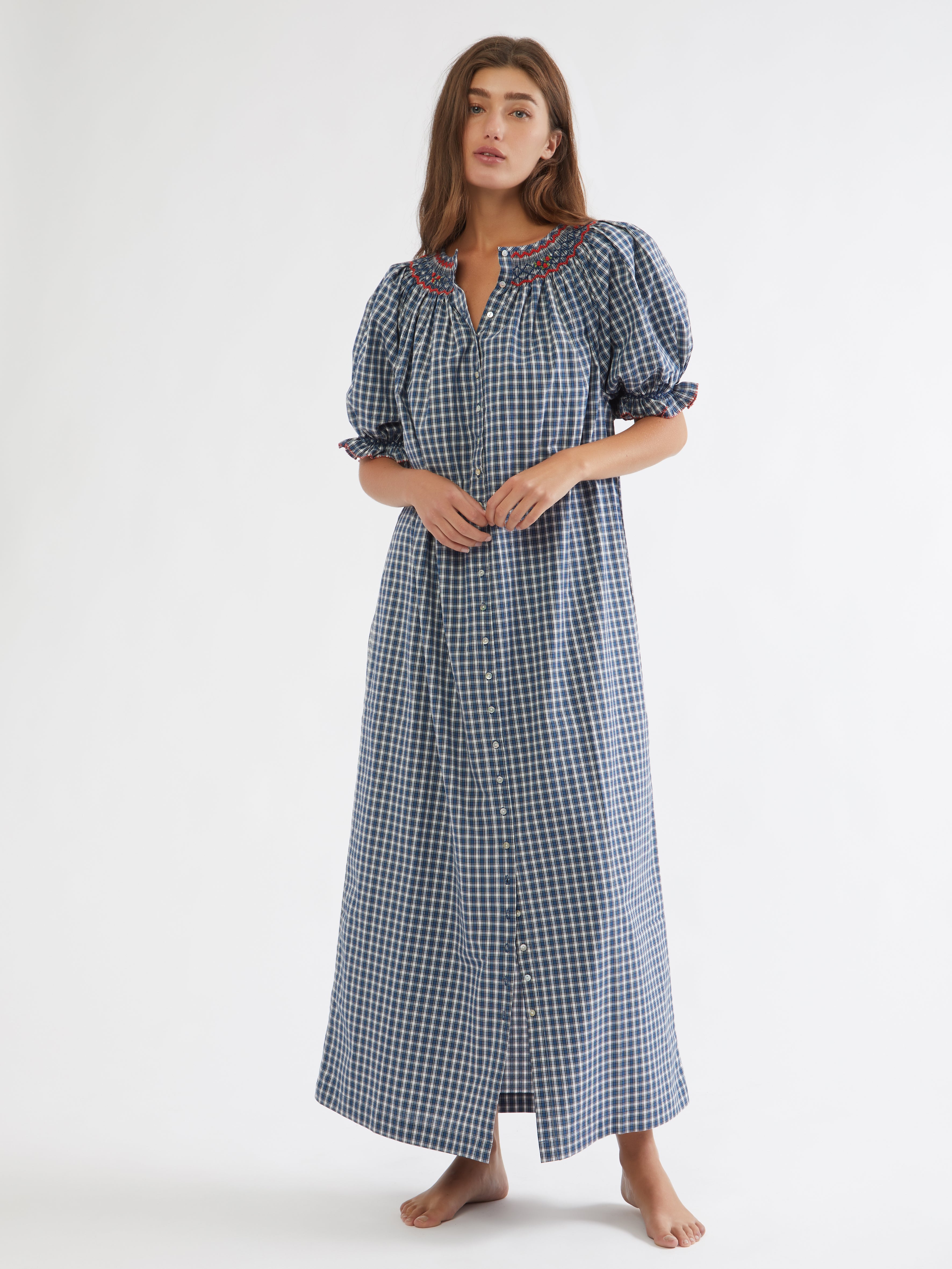 ETHICAL FASHION, CRAFTSMANSHIP, SUSTAINABLE FASHION, TRADITIONAL FASHION, ETHNIC FASHION, BOHEMIAN FASHION, MODA ETICA, MODA SOSTENIBILE, TECNICHE ARTIGIANALI, MODA TRADIZIONALE, MODA ETNICA, MADE IN MADAGASCAR, HANDMADE IN MADAGASCAR, COTTON NIGHTDRESS, COTTON NIGHTGOWN, CAMICIA DA NOTTE IN COTONE, PIGIAMA DI COTONE, COTTON PAJAMA, NIGHTWEAR, SLEEPWEAR, FASHION PAJAMA, PUNTO SMOCK, SMOKED, SMOCKED, HAND EMBROIDERED, RICAMATO A MANO, MUM AND DAUGHTER, MINE ME COLLECTION, MATCHIN WITH MUM, 