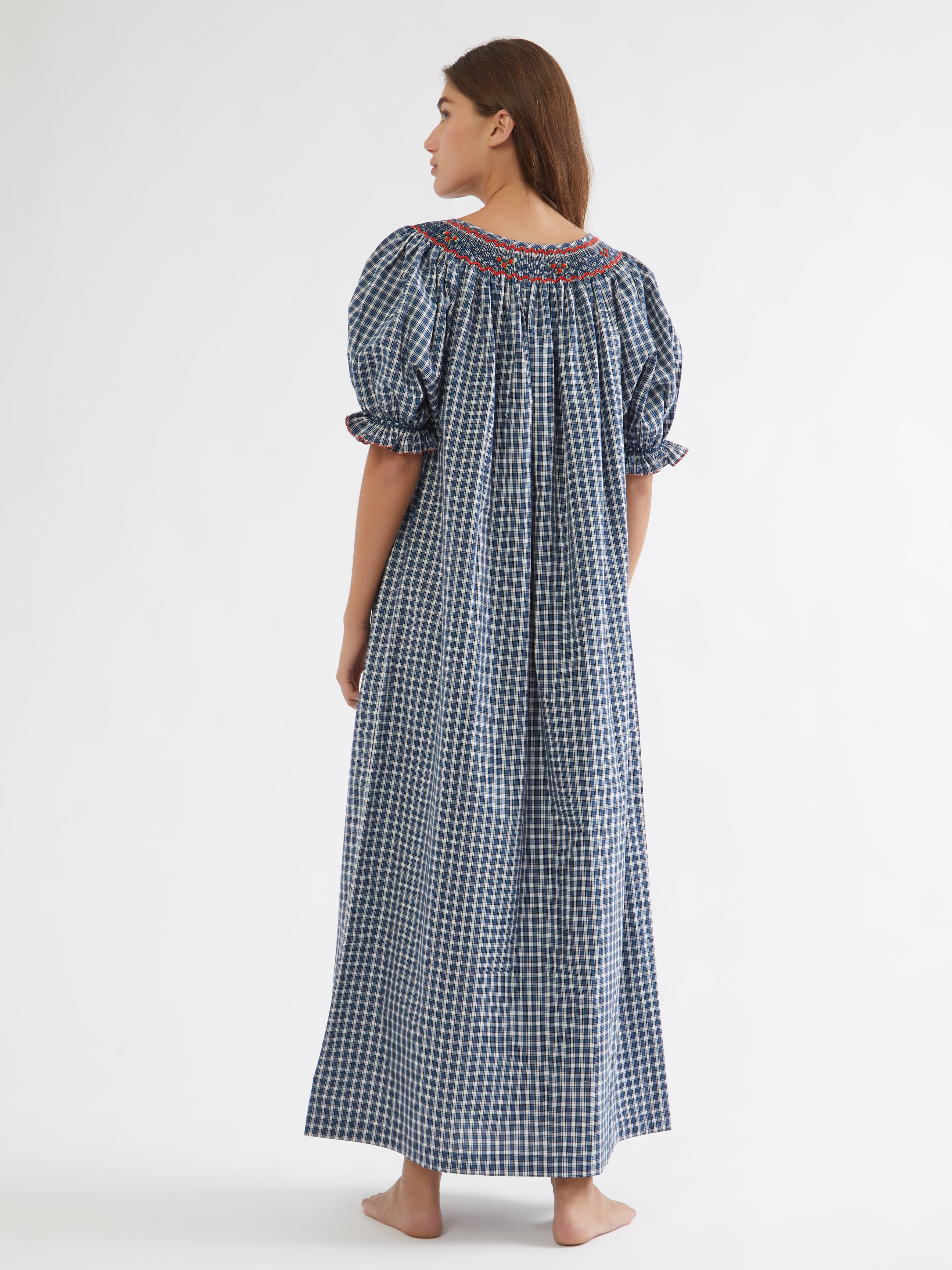 ETHICAL FASHION, CRAFTSMANSHIP, SUSTAINABLE FASHION, TRADITIONAL FASHION, ETHNIC FASHION, BOHEMIAN FASHION, MODA ETICA, MODA SOSTENIBILE, TECNICHE ARTIGIANALI, MODA TRADIZIONALE, MODA ETNICA, MADE IN MADAGASCAR, HANDMADE IN MADAGASCAR, COTTON NIGHTDRESS, COTTON NIGHTGOWN, CAMICIA DA NOTTE IN COTONE, PIGIAMA DI COTONE, COTTON PAJAMA, NIGHTWEAR, SLEEPWEAR, FASHION PAJAMA, PUNTO SMOCK, SMOKED, SMOCKED, HAND EMBROIDERED, RICAMATO A MANO, MUM AND DAUGHTER, MINE ME COLLECTION, MATCHIN WITH MUM, 