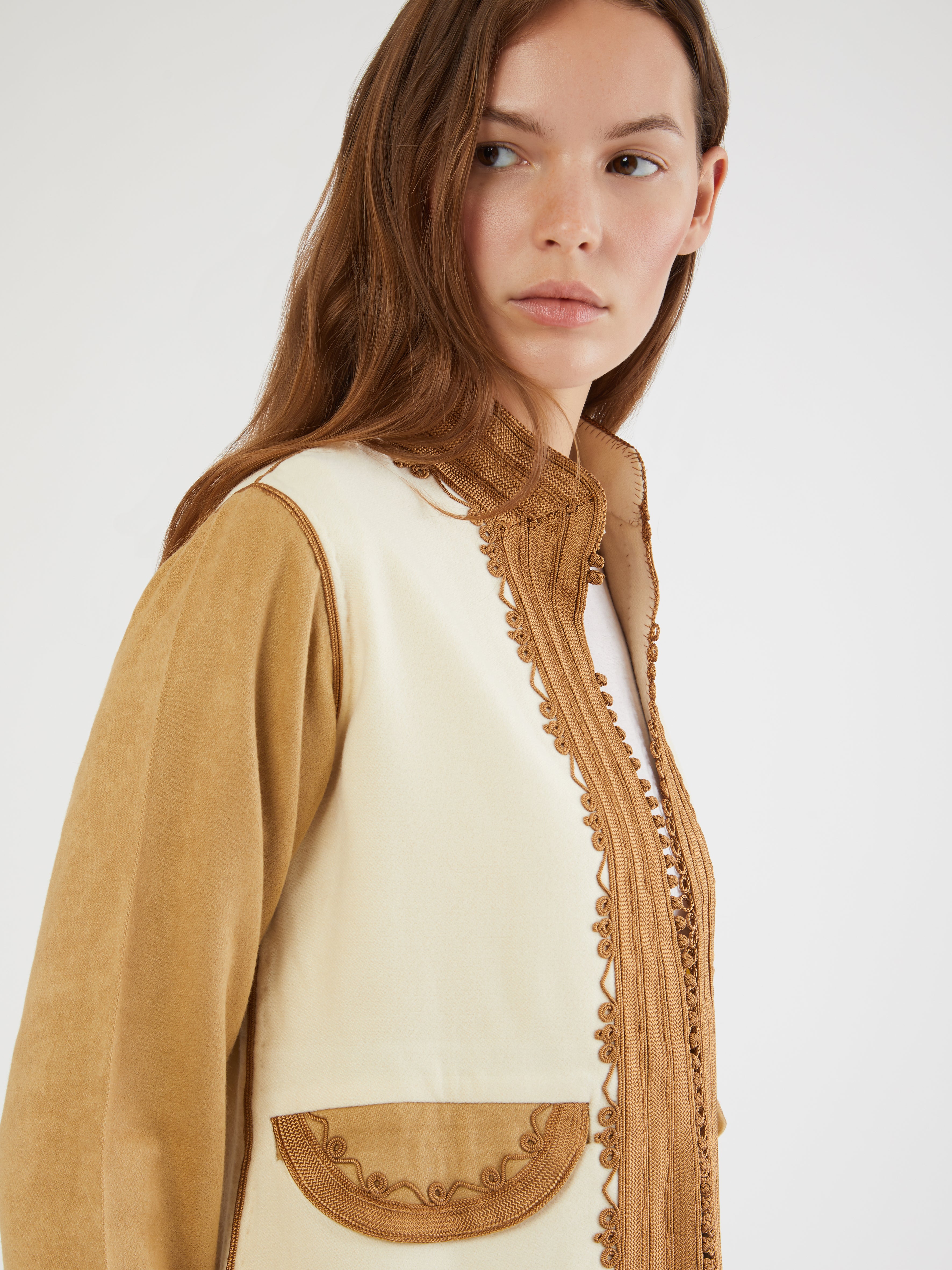 Embroidered in silk threads, Ethical fashion, craftsmanship, sustainable fashion, traditional fashion, ethnic fashion, moda etica, moda sostenibile, tecniche artigianali, moda tradizionale, moda etnica, fatto a mano, handmade, bohemian jacket, boho jacket, midseason jacket, giacca di mezza stagione, ricamo a mano, hand embroidery, silk embroidery, ricamo seta, moroccan jacket, giacca marocchina, collo coreana, giacca di velluto, velvet jacket, giacca di cashmere, cashmere jacket