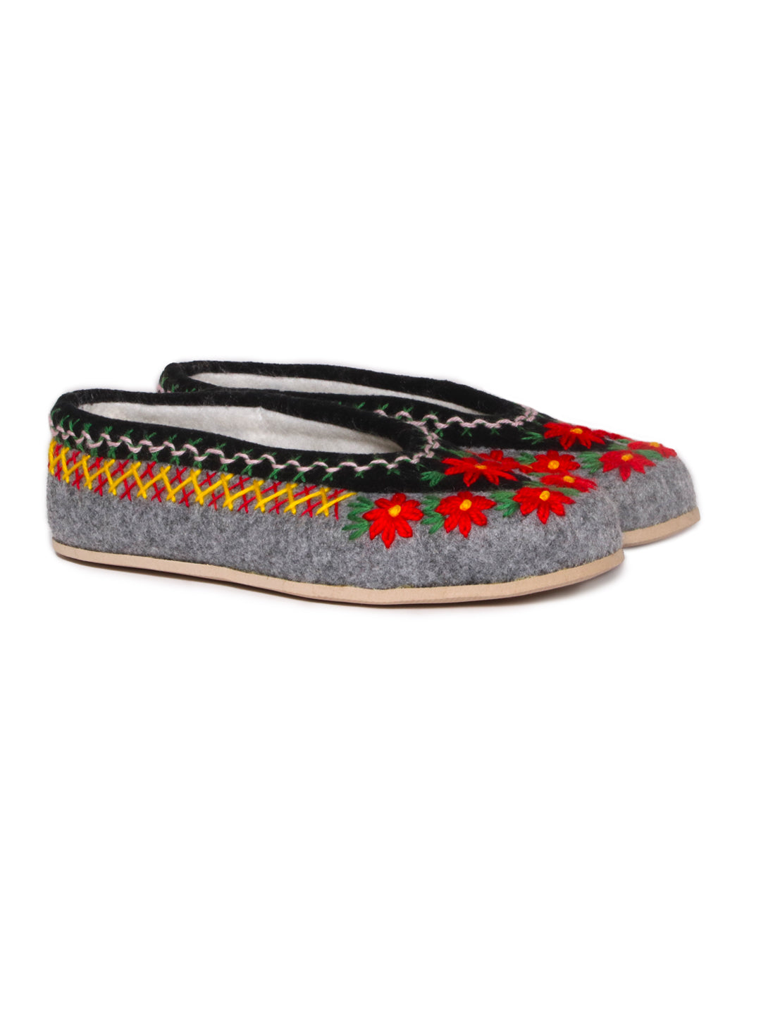 POLISH SLIPPERS, FELT SLIPPERS, WINTER SLIPPERS, WOOL SLIPPERS, EMBROIDERED SLIPPERS, COZY SLIPPERS, WINTER TIME, PANTOFOLE POLACCHE, TRADITIONAL SLIPPERS, MATCHY SLIPPERS, MUM AND ME, PANTOFOLE DI FELTRO, PANTOFOLE DI LANA, PANTOFOLE RICAMATE, PANTOFOLE INVERNALI, PANTOFOLE RICAMATE, HAND MADE, FATTO A MANO, ARTIGIANALE