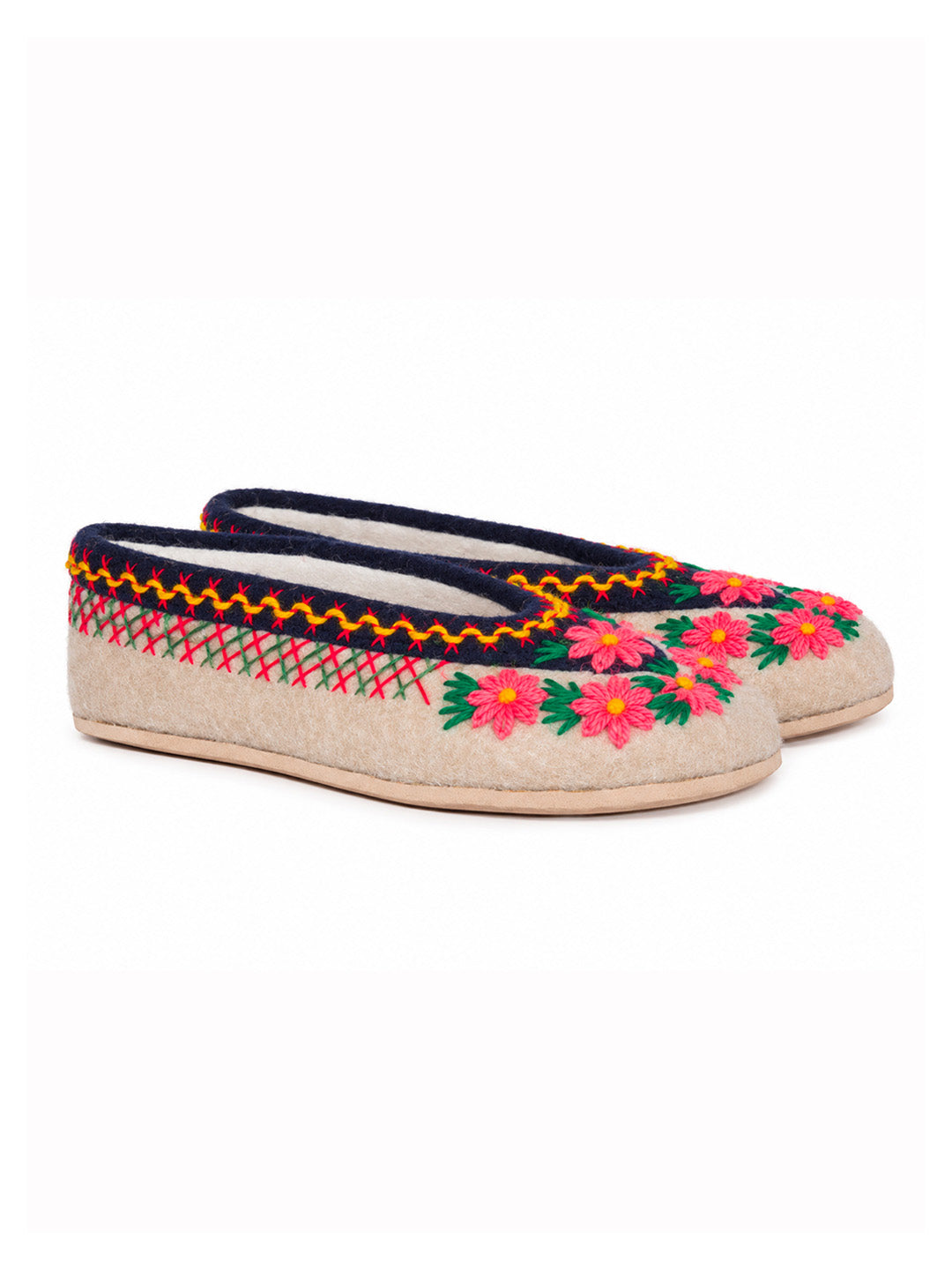 POLISH SLIPPERS, FELT SLIPPERS, WINTER SLIPPERS, WOOL SLIPPERS, EMBROIDERED SLIPPERS, COZY SLIPPERS, WINTER TIME, PANTOFOLE POLACCHE, TRADITIONAL SLIPPERS, MATCHY SLIPPERS, MUM AND ME, PANTOFOLE DI FELTRO, PANTOFOLE DI LANA, PANTOFOLE RICAMATE, PANTOFOLE INVERNALI, PANTOFOLE RICAMATE, HAND MADE, FATTO A MANO, ARTIGIANALE