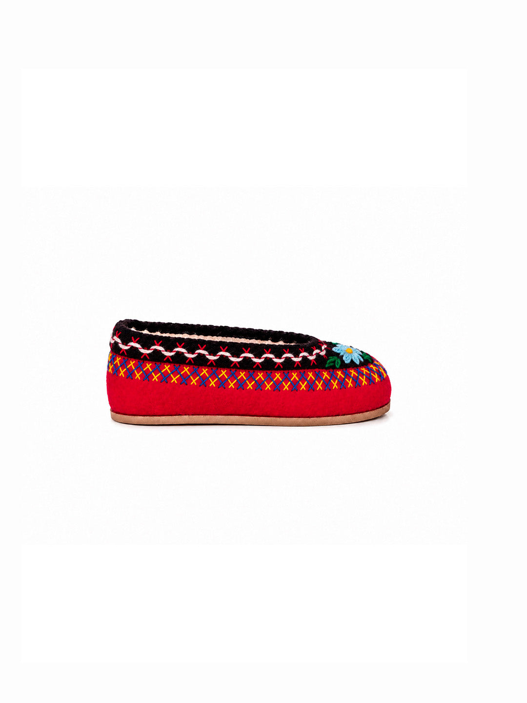 A single red moccasin-style slipper with a colorful geometric pattern and a small blue flower detail on the toe, shown against a plain white background. POLISH SLIPPERS, FELT SLIPPERS, WINTER SLIPPERS, WOOL SLIPPERS, EMBROIDERED SLIPPERS, COZY SLIPPERS, WINTER TIME, PANTOFOLE POLACCHE, TRADITIONAL SLIPPERS, MATCHY SLIPPERS, MUM AND ME, PANTOFOLE DI FELTRO, PANTOFOLE DI LANA, PANTOFOLE RICAMATE, PANTOFOLE INVERNALI, PANTOFOLE RICAMATE, HAND MADE, FATTO A MANO, ARTIGIANALE