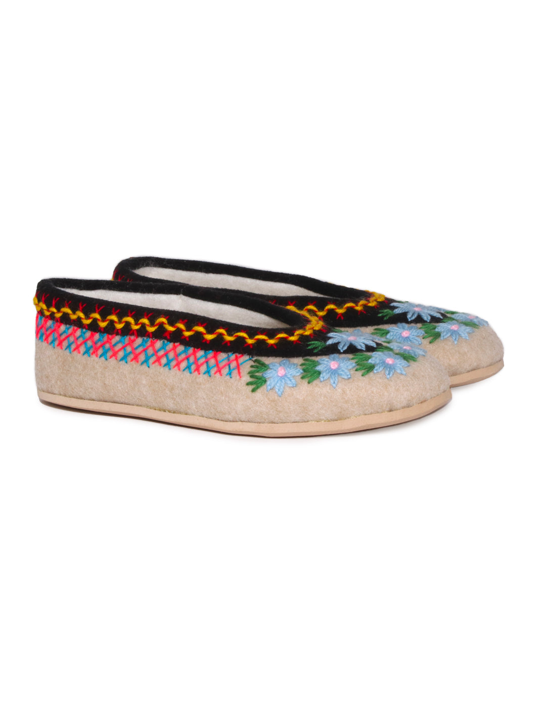 POLISH SLIPPERS, FELT SLIPPERS, WINTER SLIPPERS, WOOL SLIPPERS, EMBROIDERED SLIPPERS, COZY SLIPPERS, WINTER TIME, PANTOFOLE POLACCHE, TRADITIONAL SLIPPERS, MATCHY SLIPPERS, MUM AND ME, PANTOFOLE DI FELTRO, PANTOFOLE DI LANA, PANTOFOLE RICAMATE, PANTOFOLE INVERNALI, PANTOFOLE RICAMATE, HAND MADE, FATTO A MANO, ARTIGIANALE