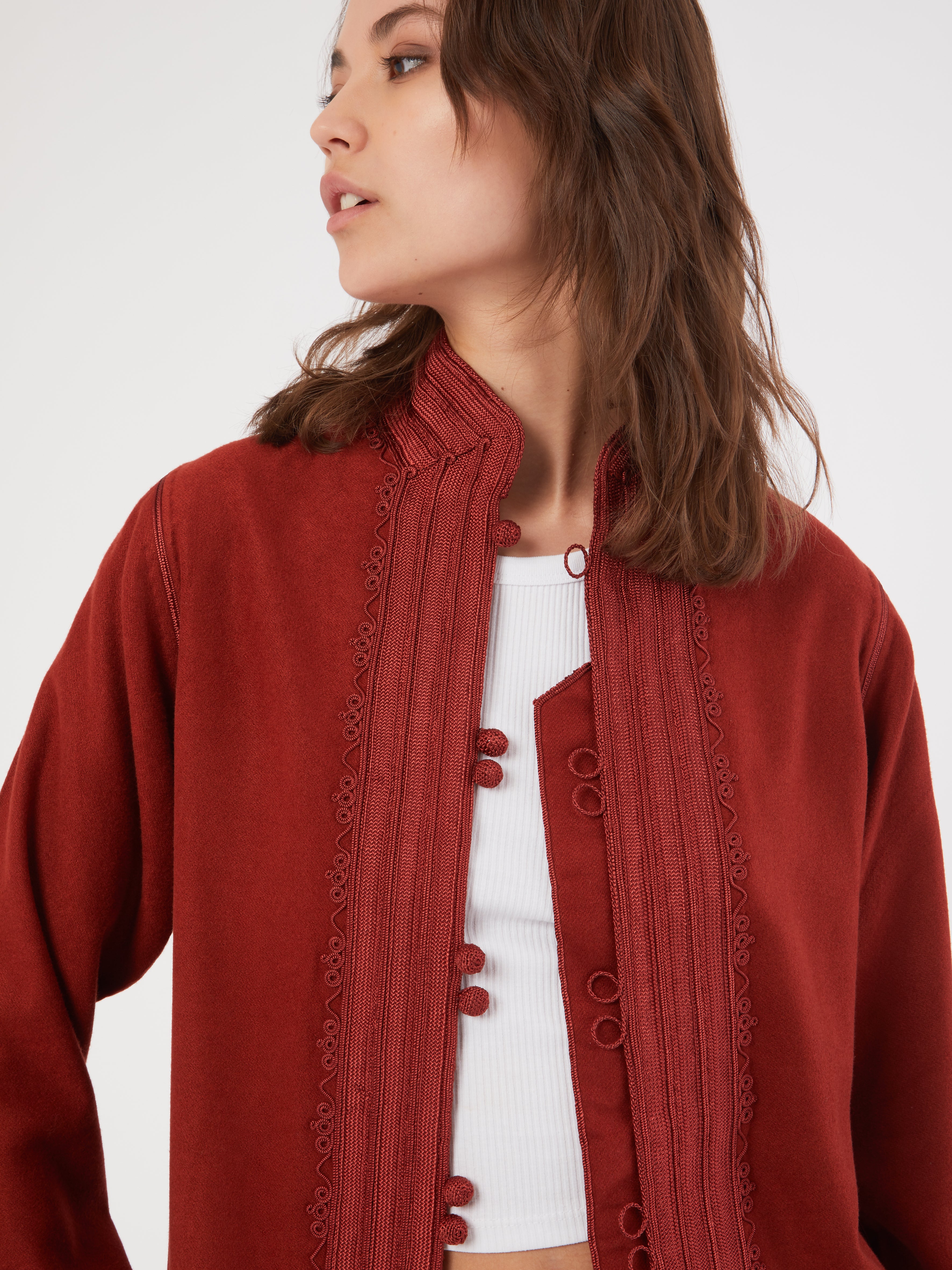 Embroidered in silk threads, Ethical fashion, craftsmanship, sustainable fashion, traditional fashion, ethnic fashion, moda etica, moda sostenibile, tecniche artigianali, moda tradizionale, moda etnica, fatto a mano, handmade, bohemian jacket, boho jacket, midseason jacket, giacca di mezza stagione, ricamo a mano, hand embroidery, silk embroidery, ricamo seta, moroccan jacket, giacca marocchina, collo coreana, giacca di velluto, velvet jacket, giacca di cashmere, cashmere jacket